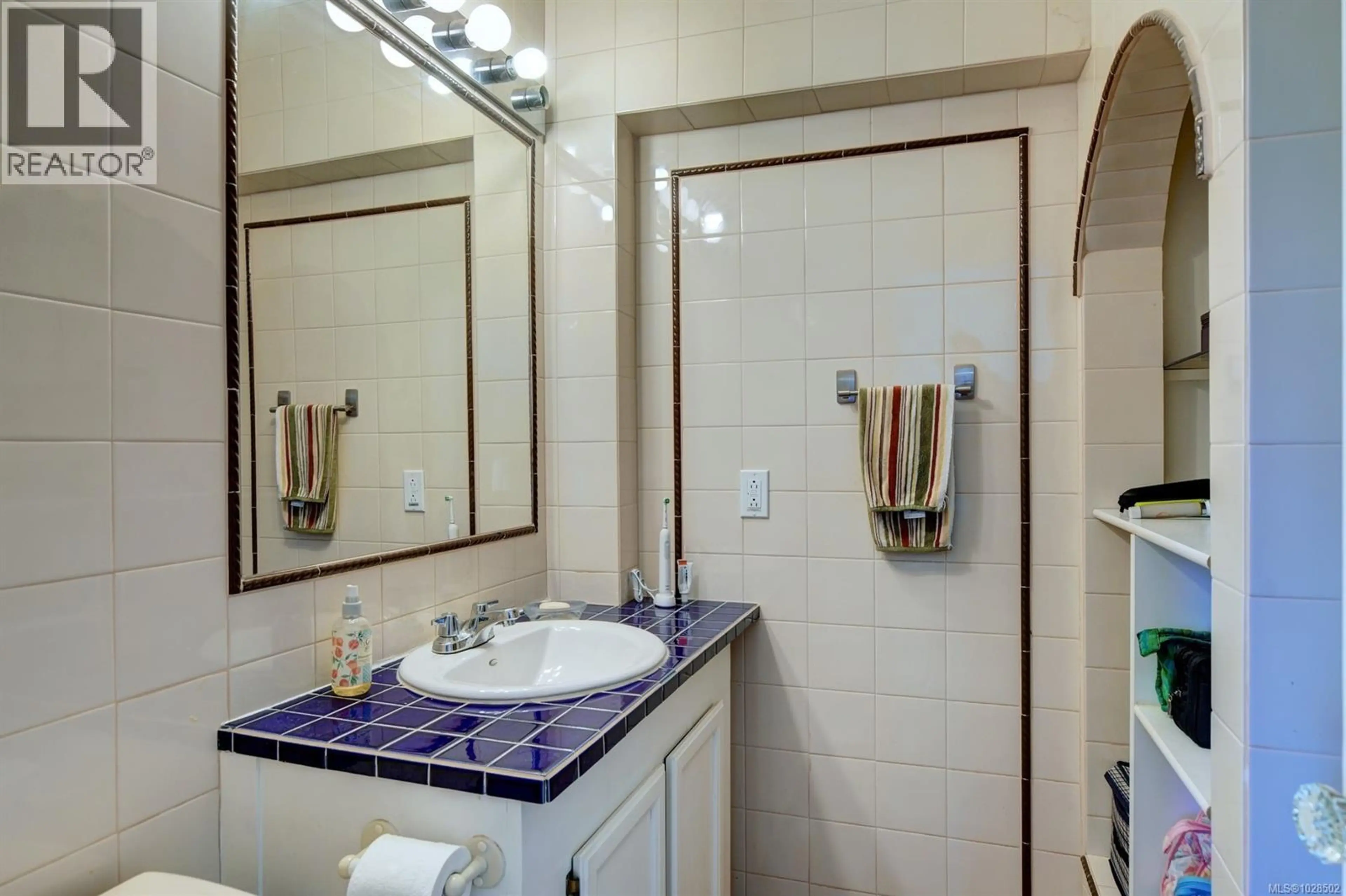 Property at 2112 SAYWARD ST, Victoria, BC