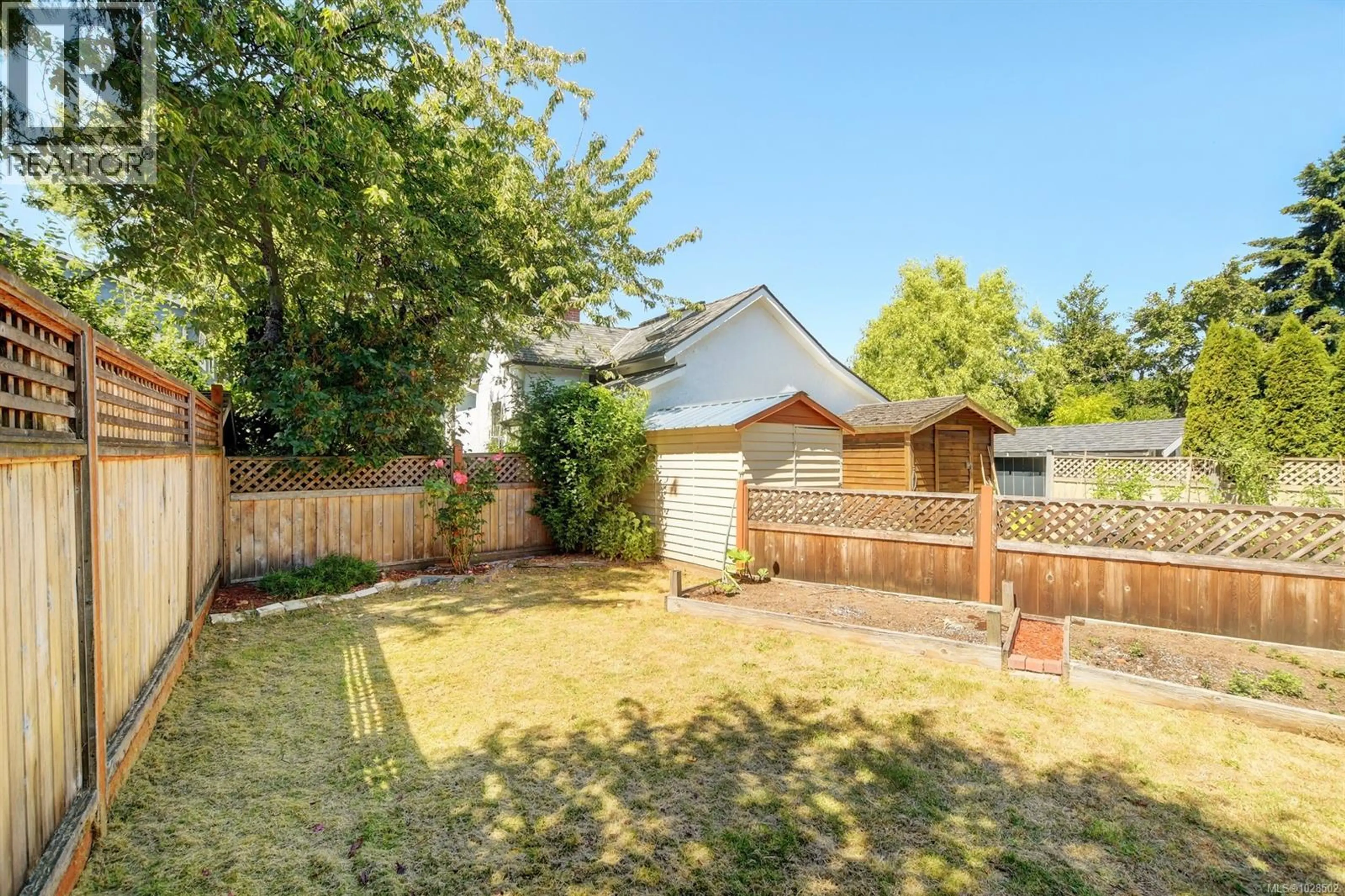 Property at 2112 SAYWARD ST, Victoria, BC