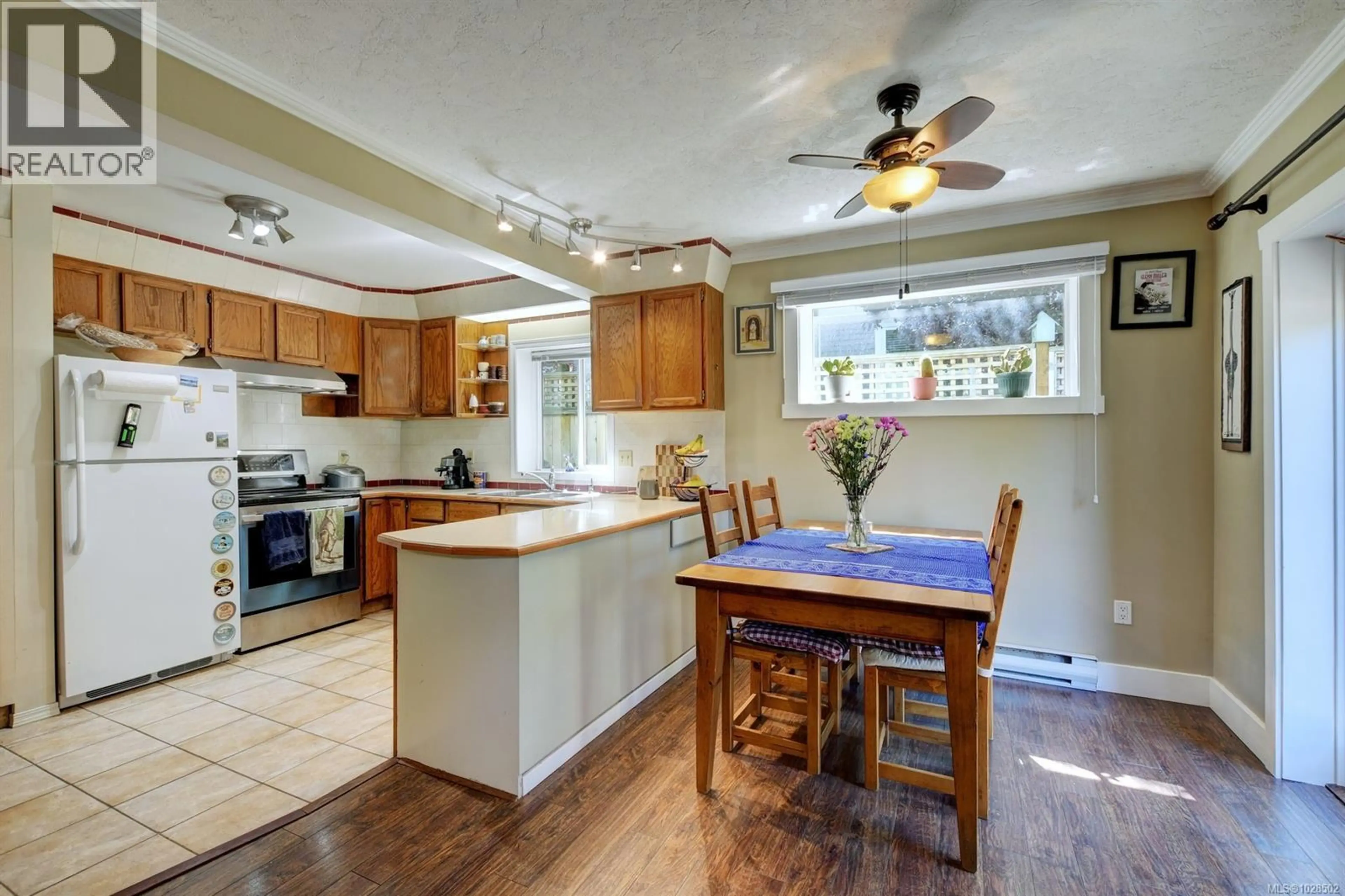 Property at 2112 SAYWARD ST, Victoria, BC