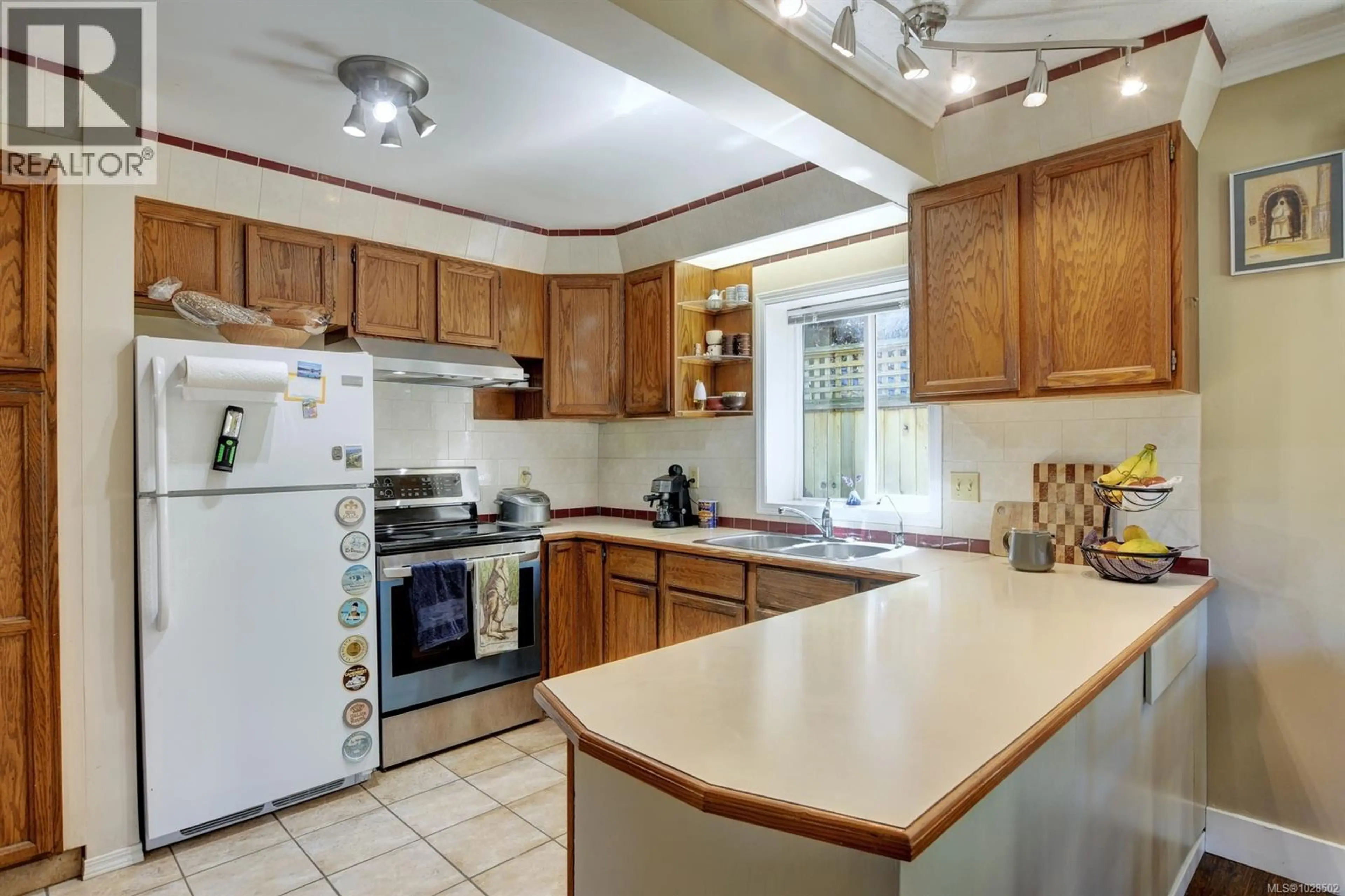 Property at 2112 SAYWARD ST, Victoria, BC