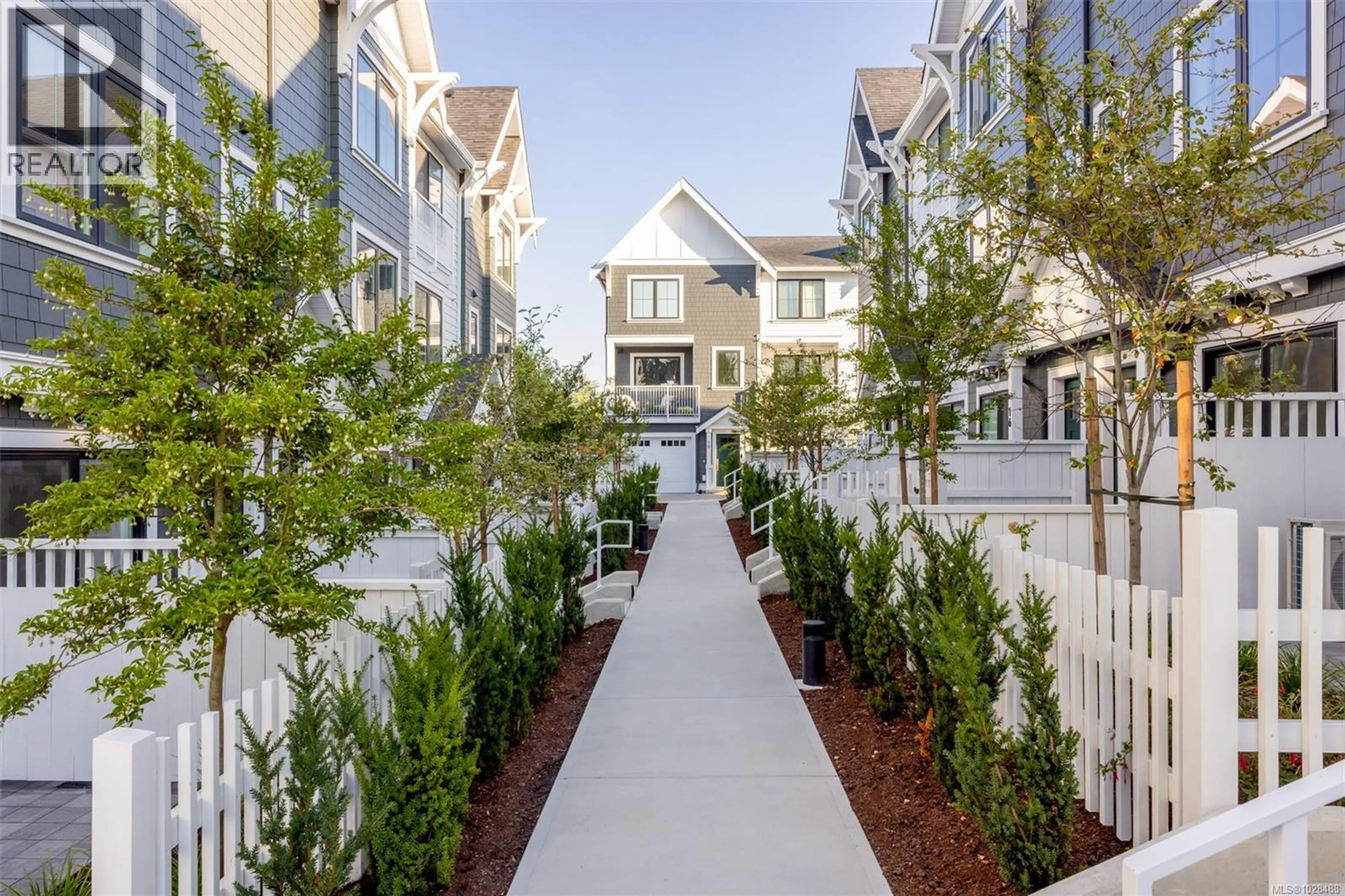 Property at #TH9 3450 WHITTIER AVE, Saanich, BC