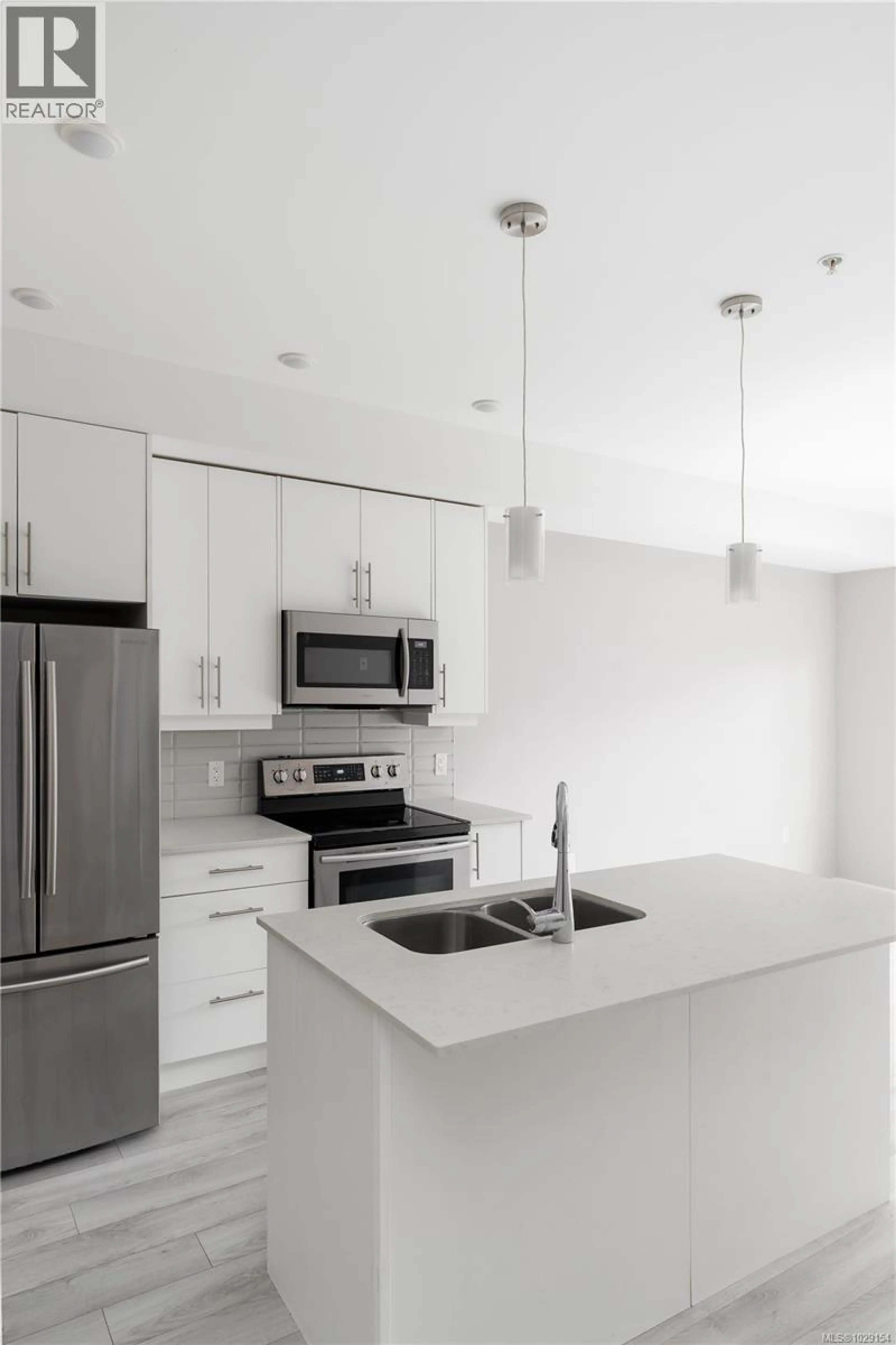 Property at #106 1020 INVERNESS RD, Saanich, BC