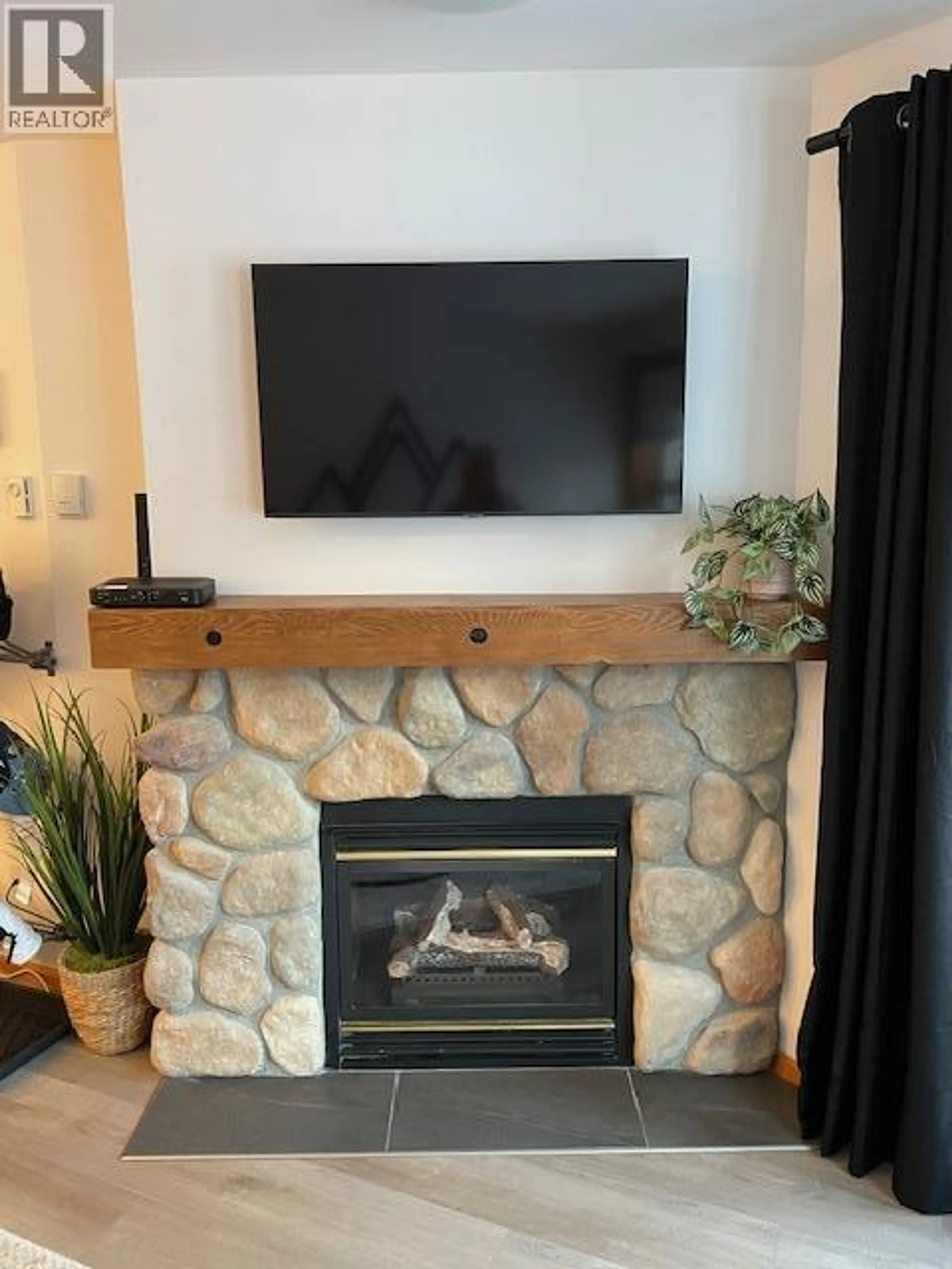 Property at #411 2060 SUMMIT DRIVE, Panorama, BC