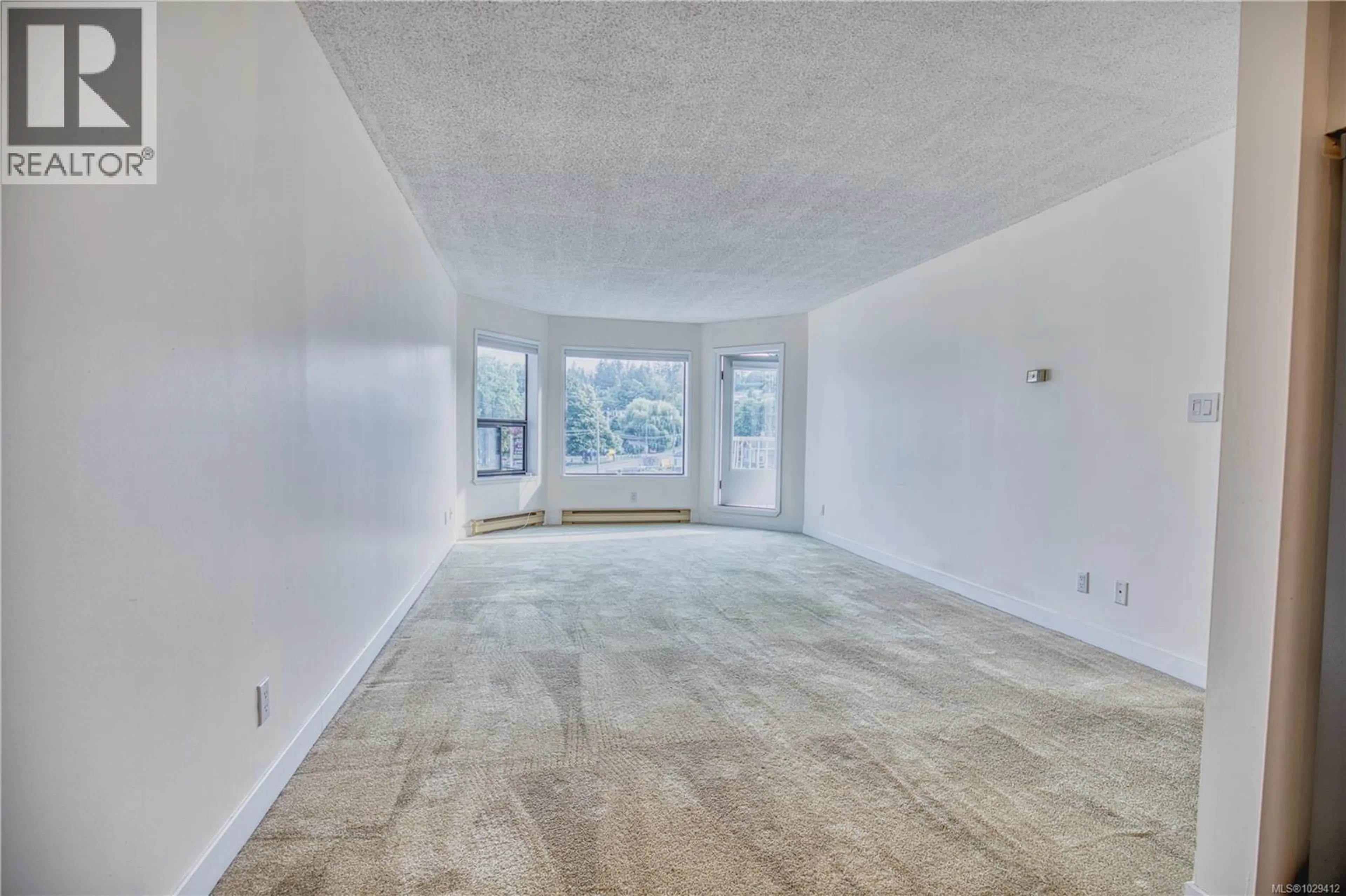 Property at #308 2815 DEPARTURE BAY RD, Nanaimo, BC