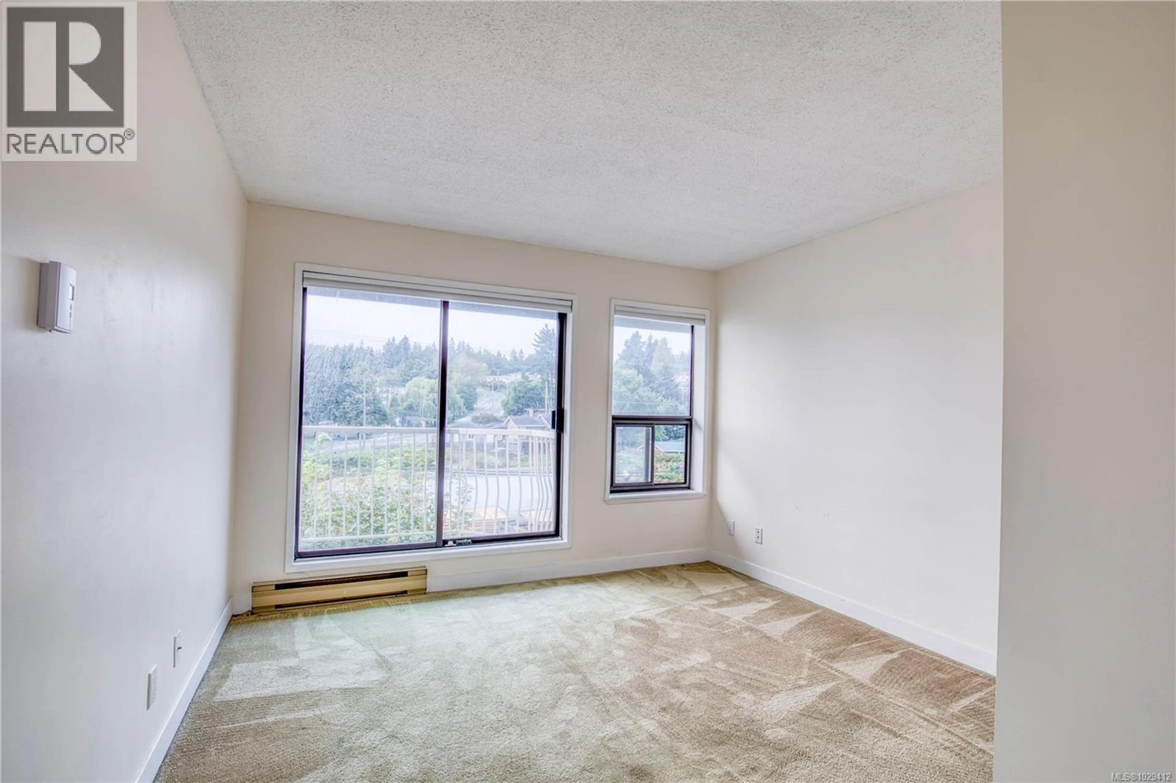 Property at #308 2815 DEPARTURE BAY RD, Nanaimo, BC