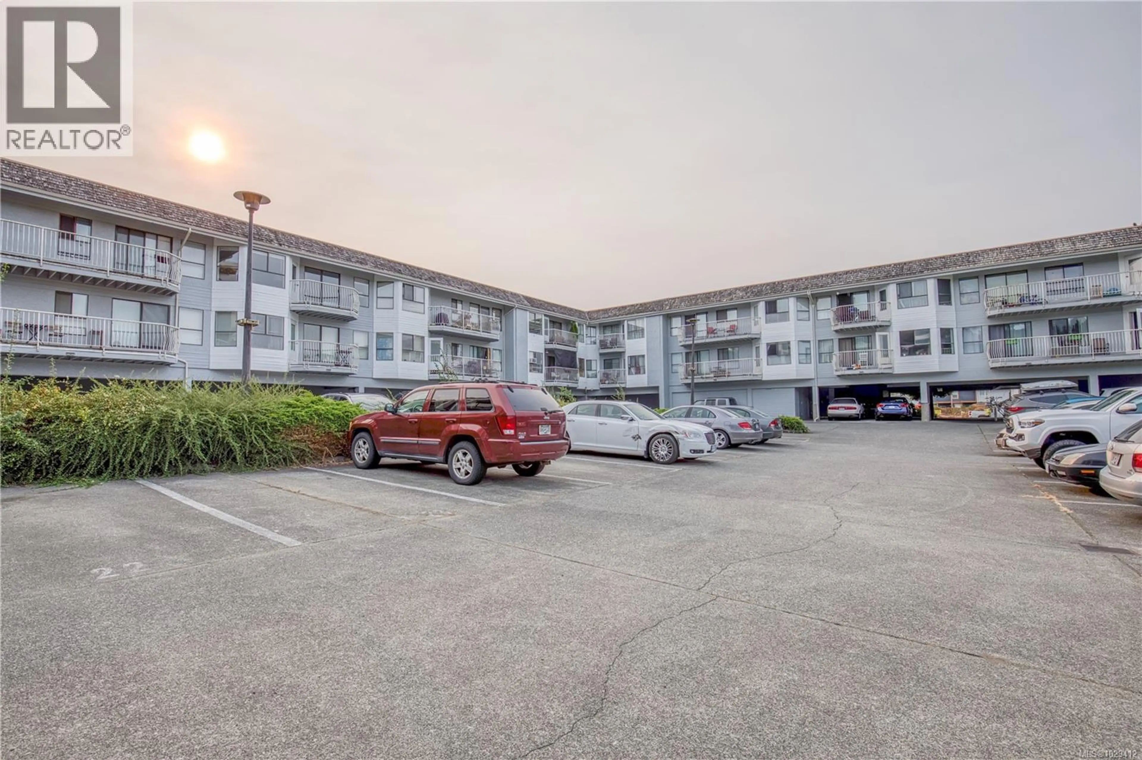 Property at #308 2815 DEPARTURE BAY RD, Nanaimo, BC