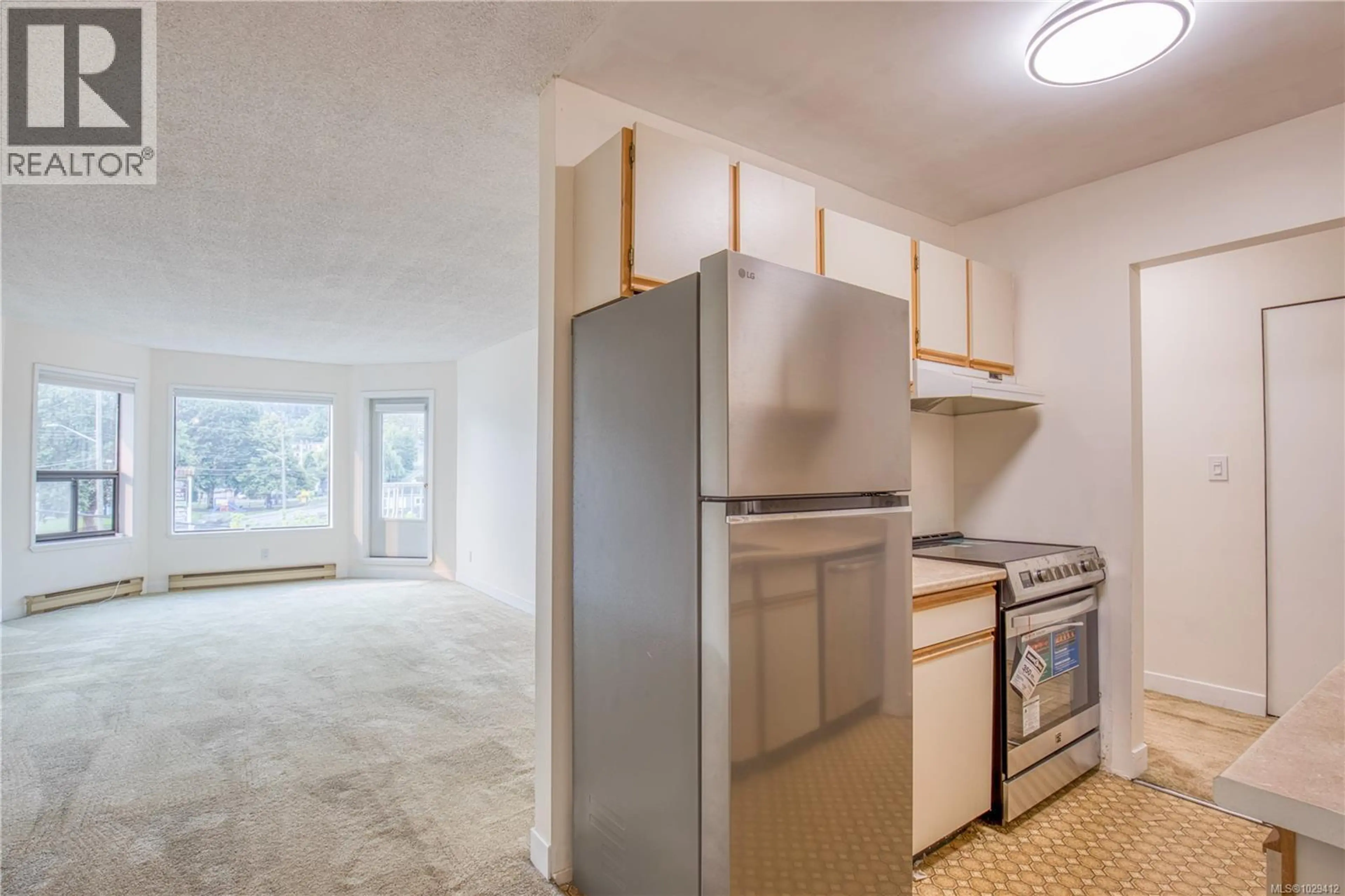 Property at #308 2815 DEPARTURE BAY RD, Nanaimo, BC