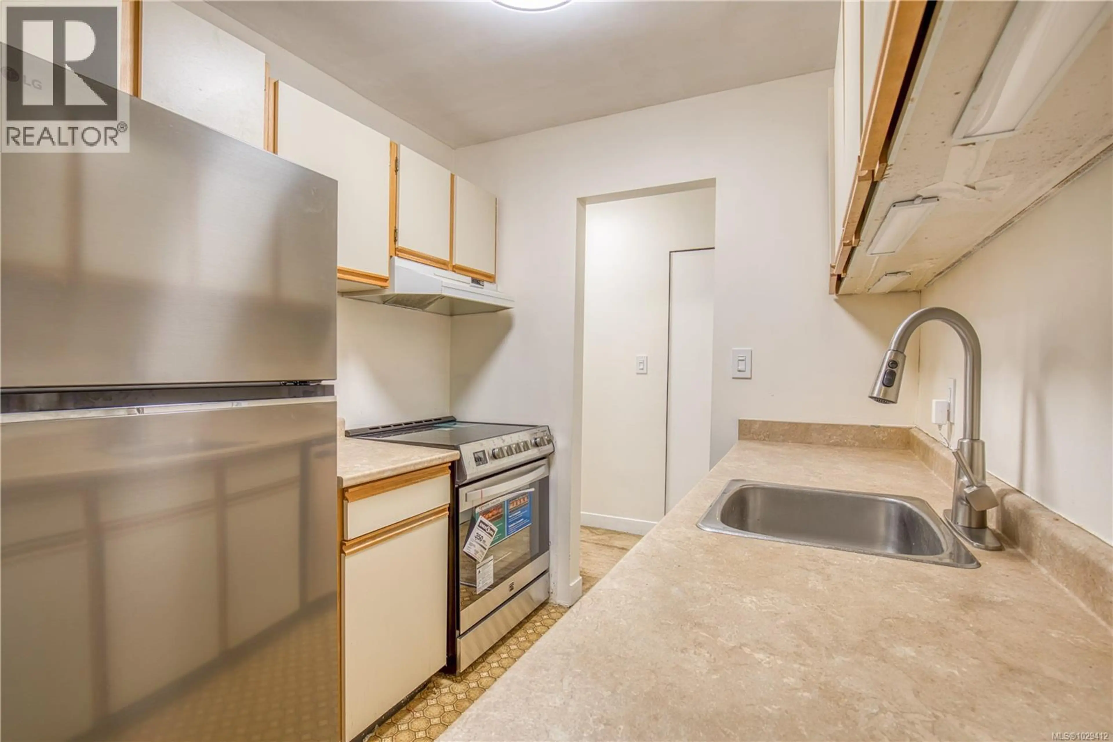 Property at #308 2815 DEPARTURE BAY RD, Nanaimo, BC