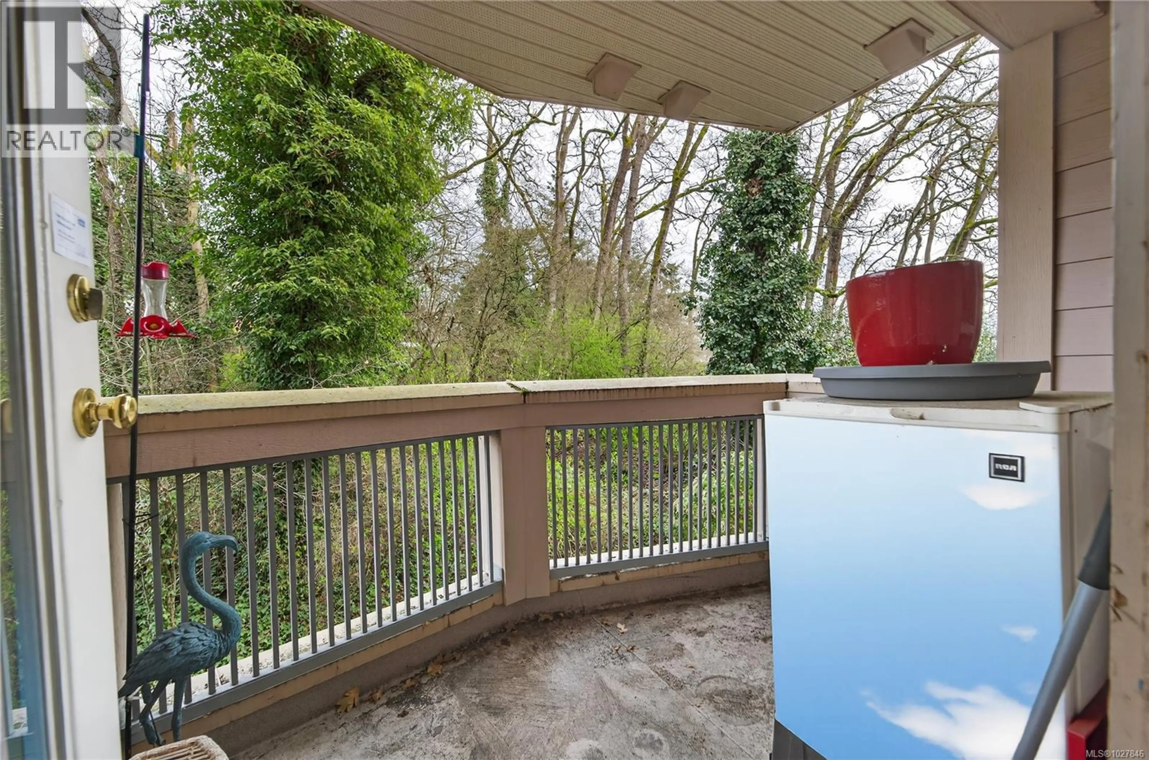 Property at #204 799 BLACKBERRY RD, Saanich, BC