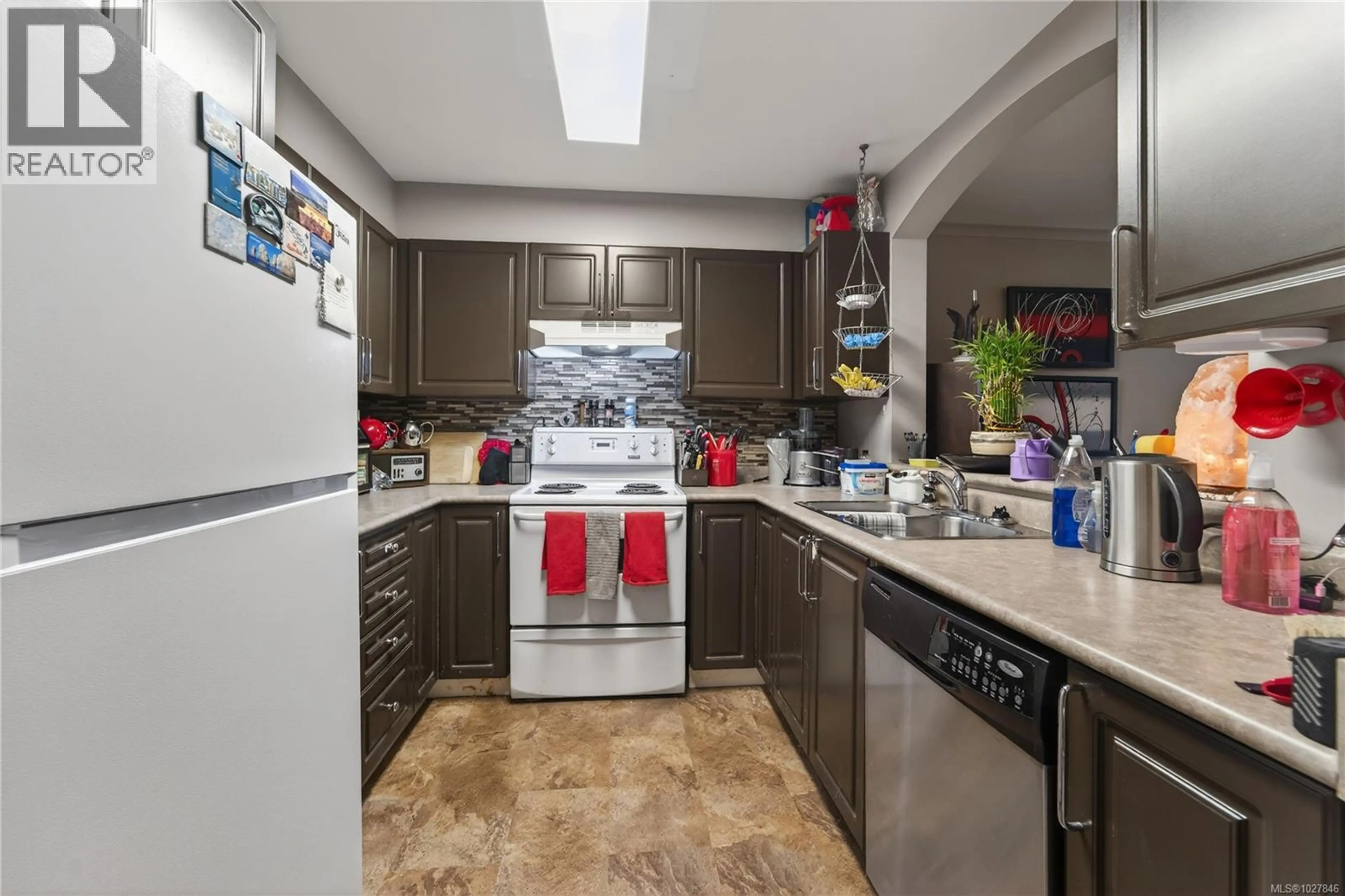 Property at #204 799 BLACKBERRY RD, Saanich, BC