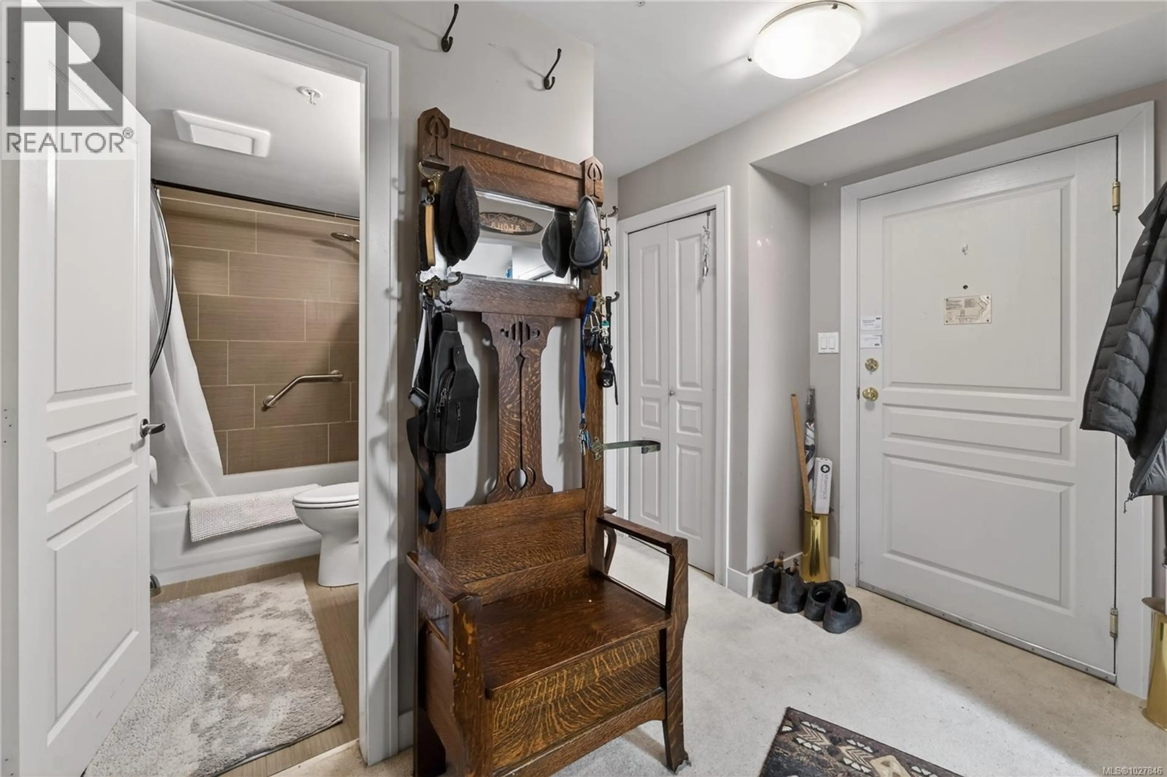 Property at #204 799 BLACKBERRY RD, Saanich, BC