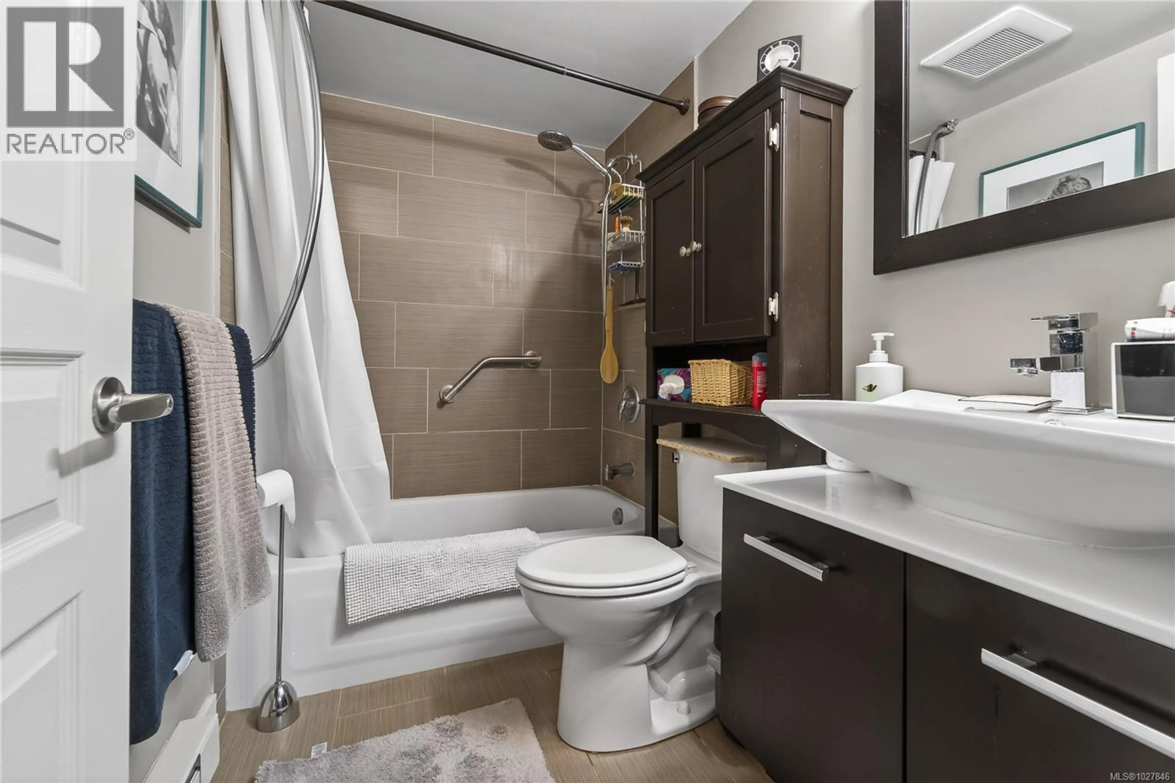 Property at #204 799 BLACKBERRY RD, Saanich, BC