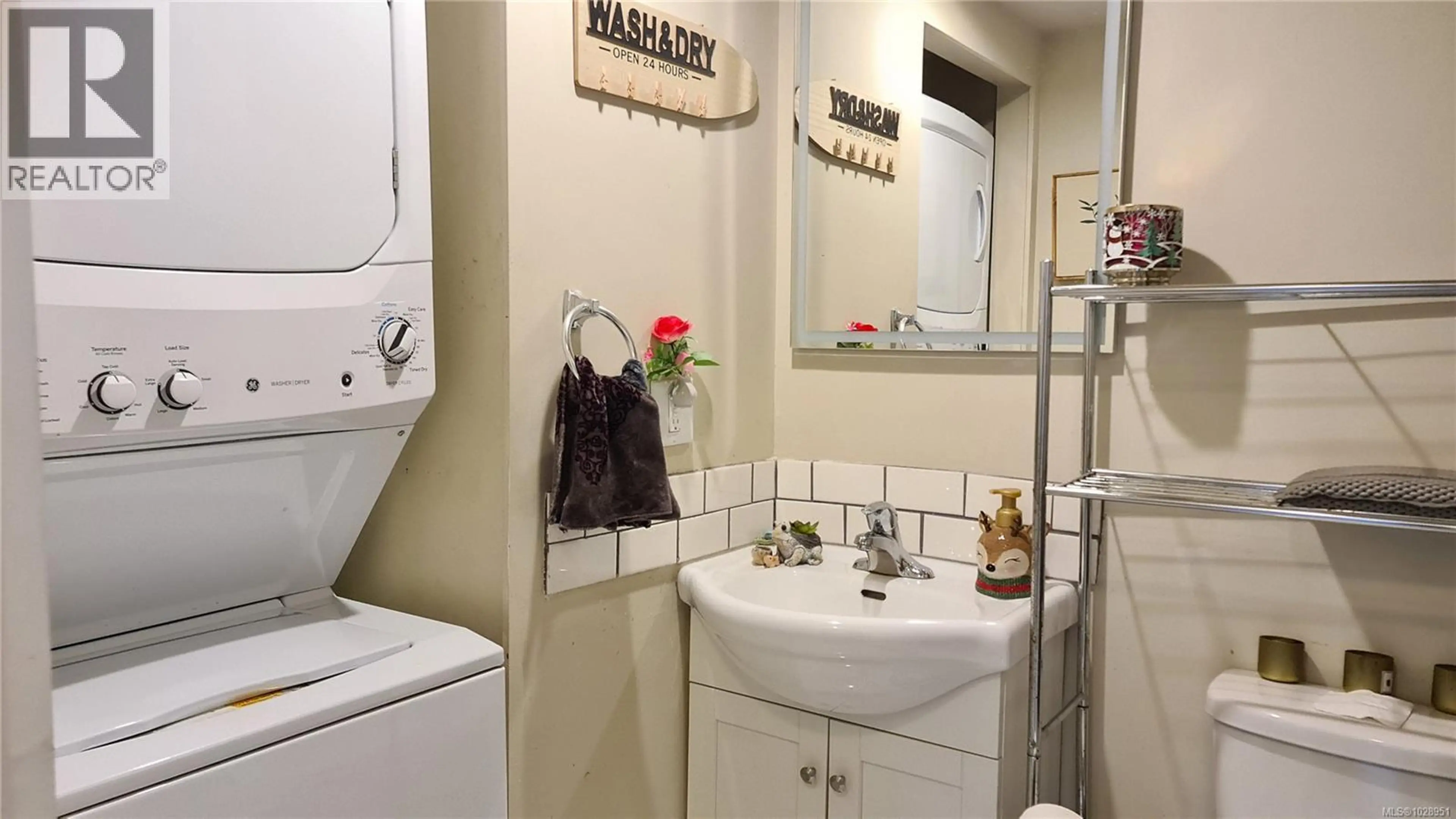 Property at #202 1725 CEDAR HILL CROSS RD, Saanich, BC