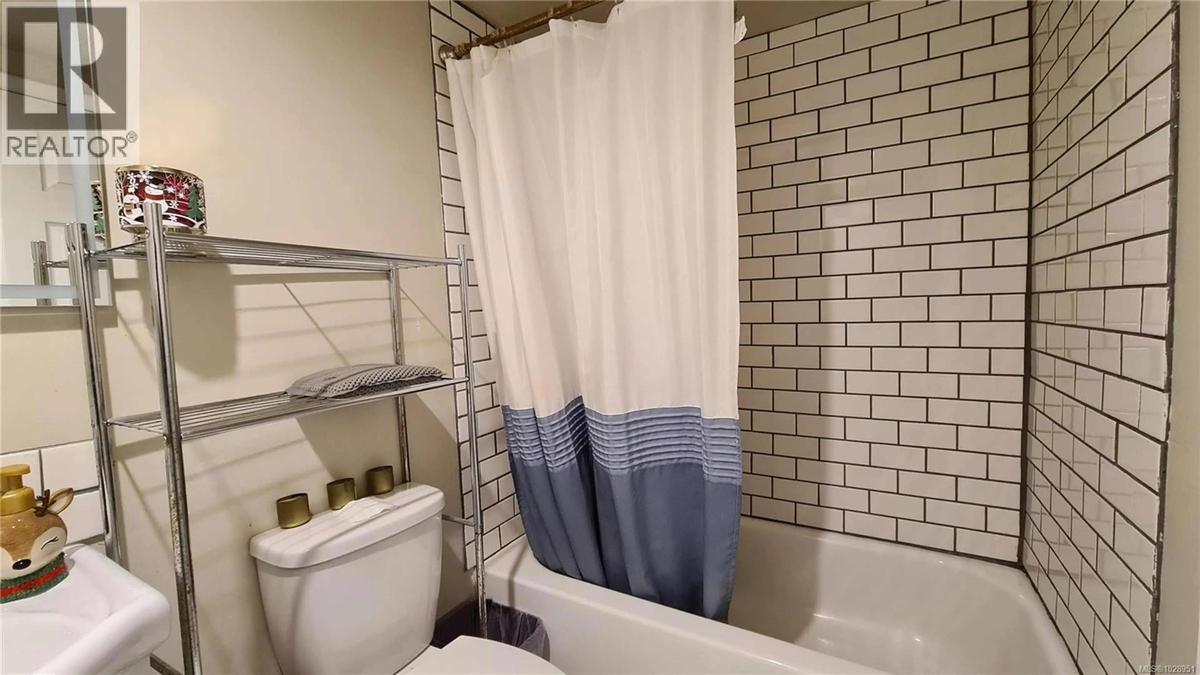 Property at #202 1725 CEDAR HILL CROSS RD, Saanich, BC