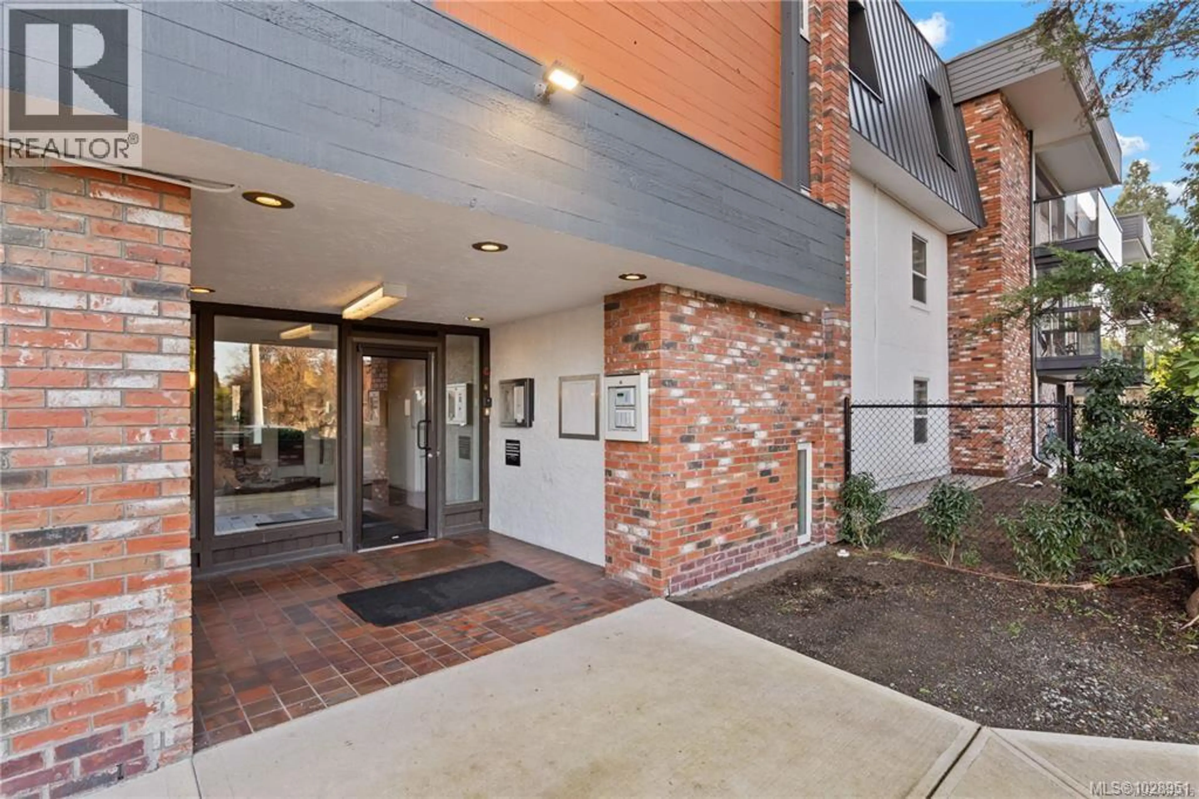 Property at #202 1725 CEDAR HILL CROSS RD, Saanich, BC