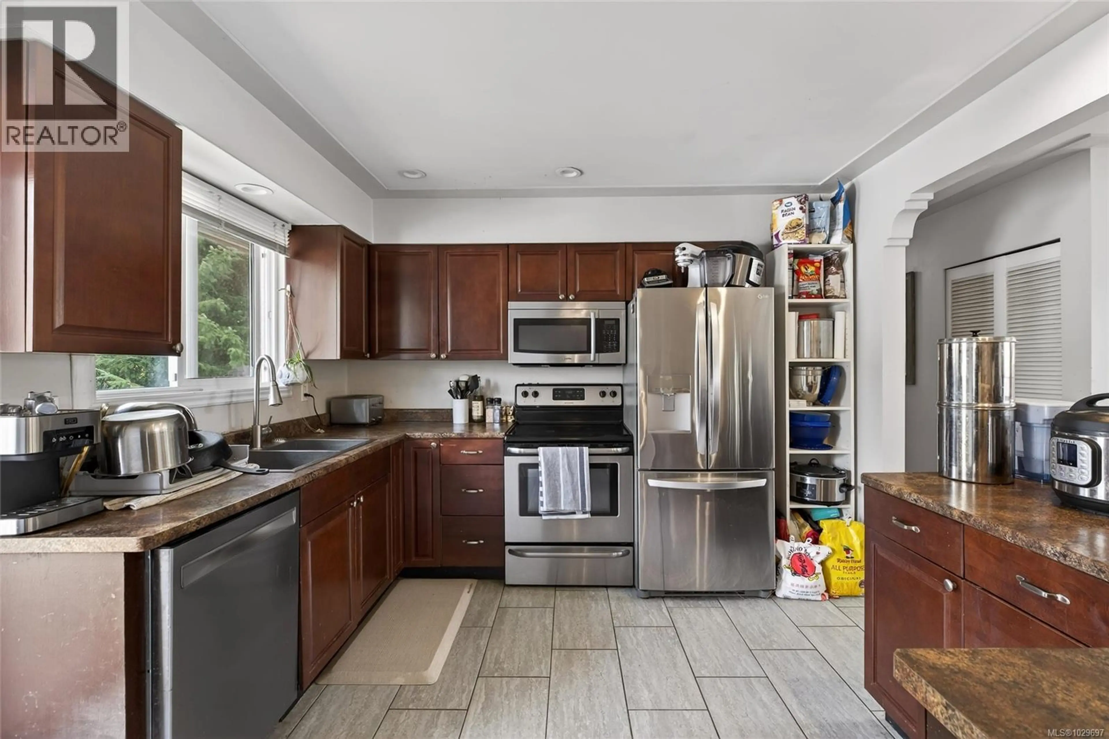 Property at 30 ROD & GUN RD, Courtenay, BC