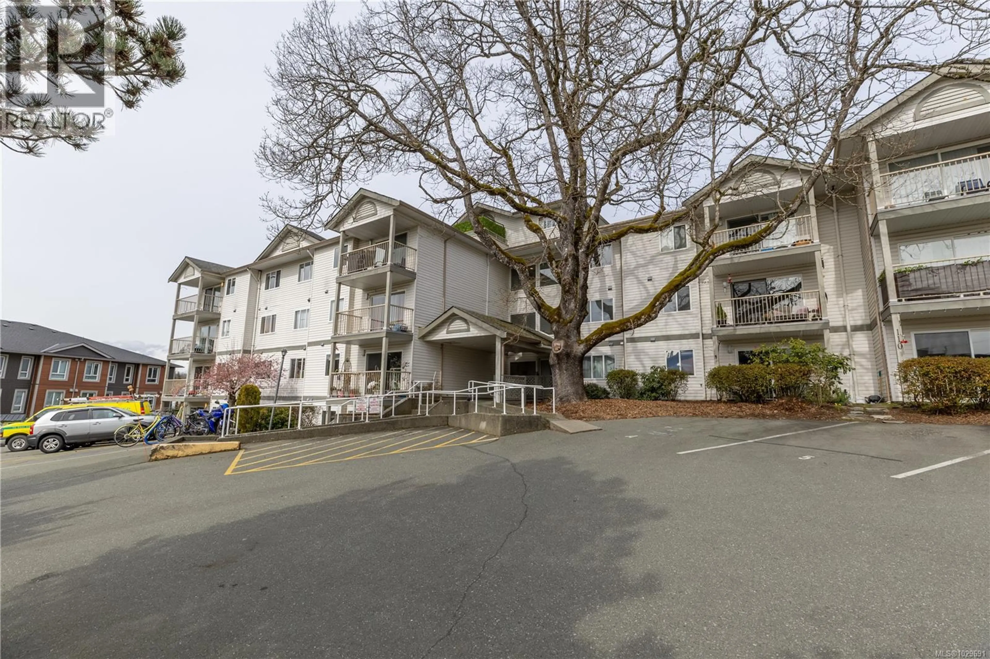 Property at #401 840 BRAIDWOOD RD, Courtenay, BC