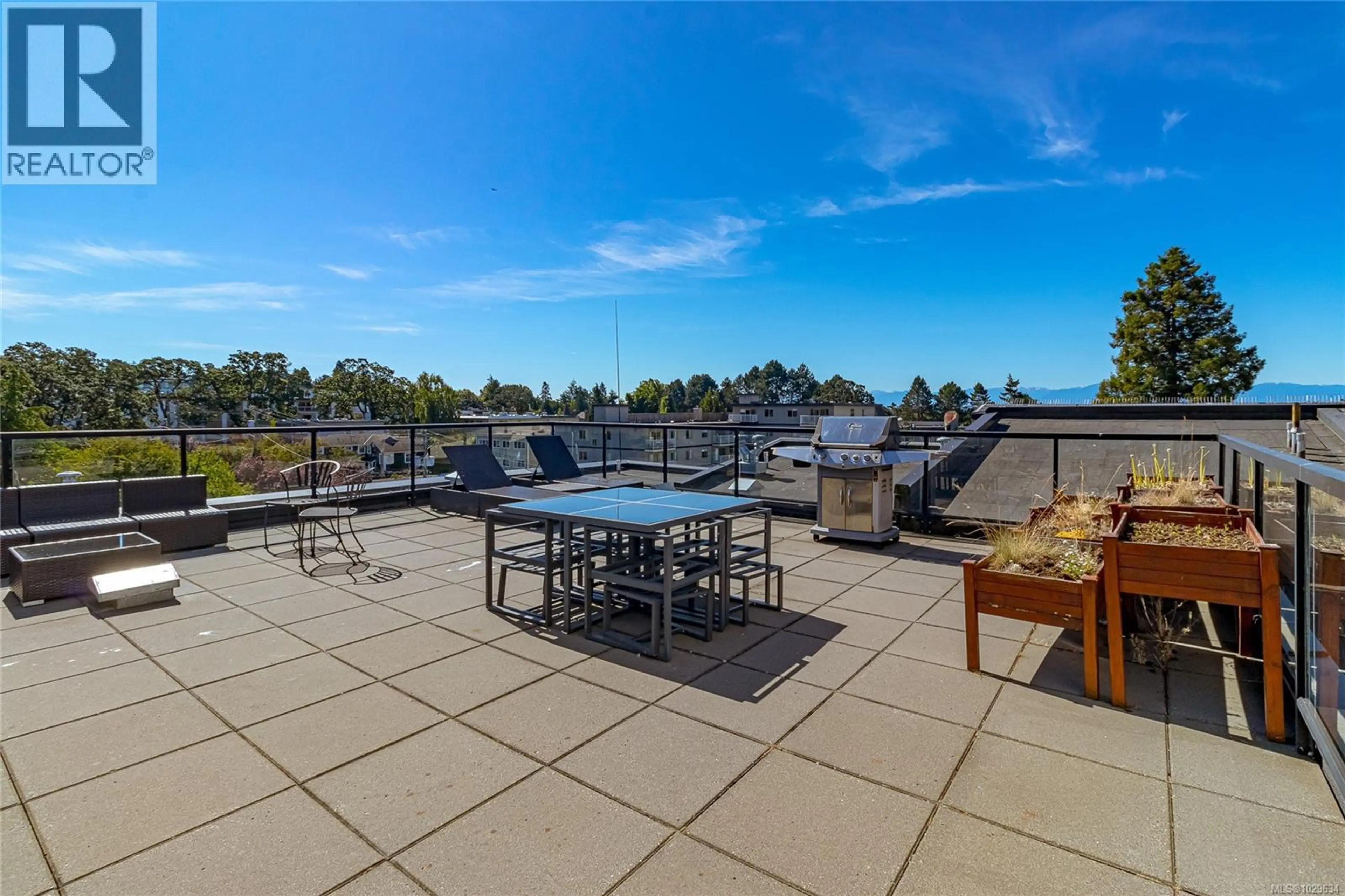 Property at #402 1121 FORT ST, Victoria, BC