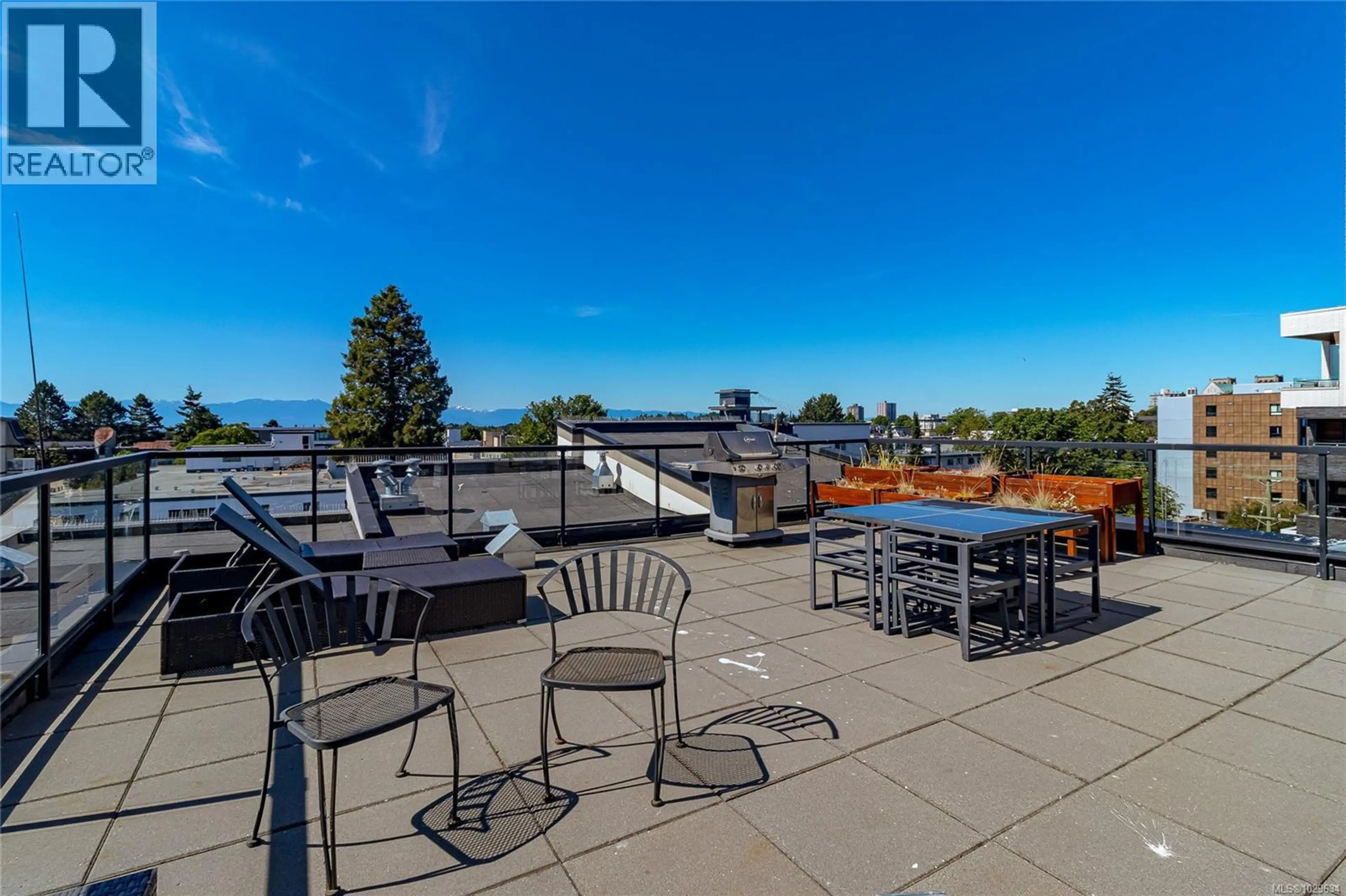 Property at #402 1121 FORT ST, Victoria, BC