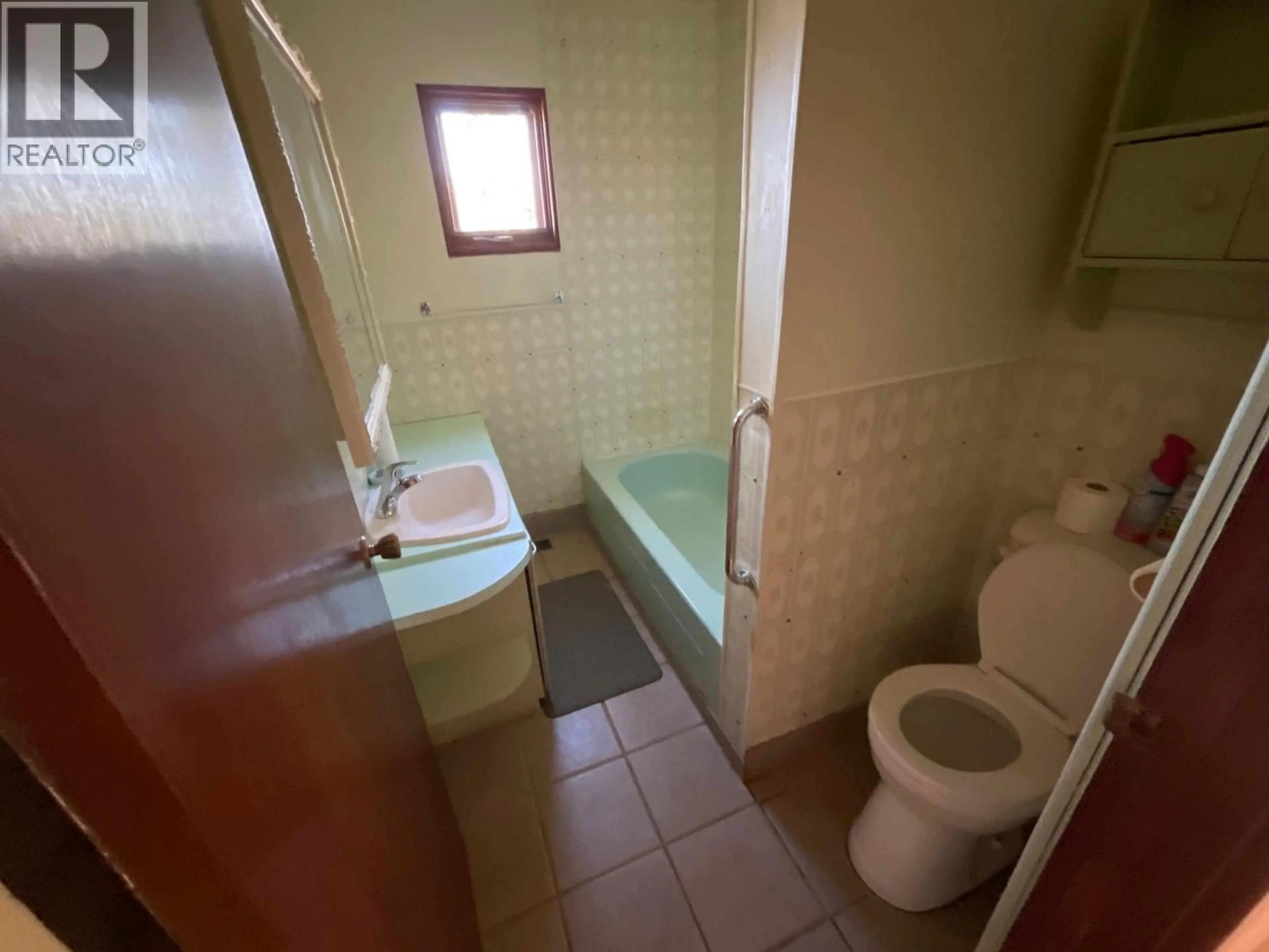 Property at 13235 LAKESHORE DRIVE, Charlie Lake, BC