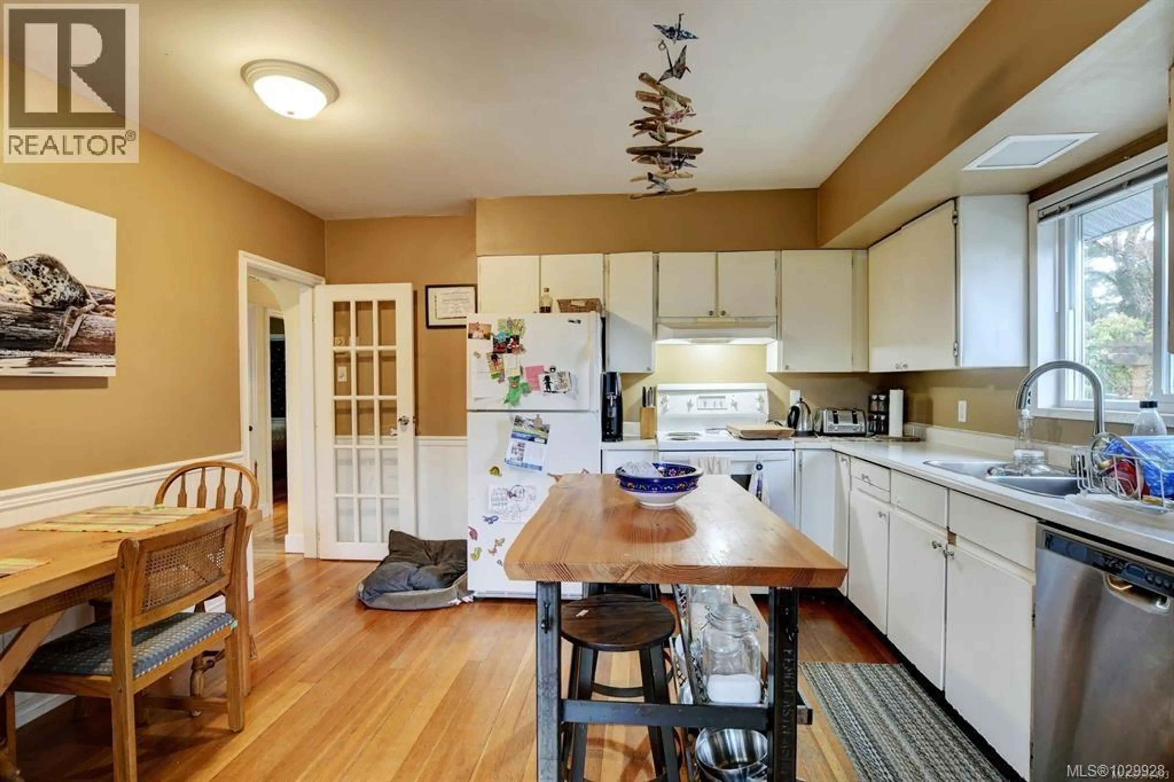 Property at 2926 COLQUITZ AVE, Saanich, BC