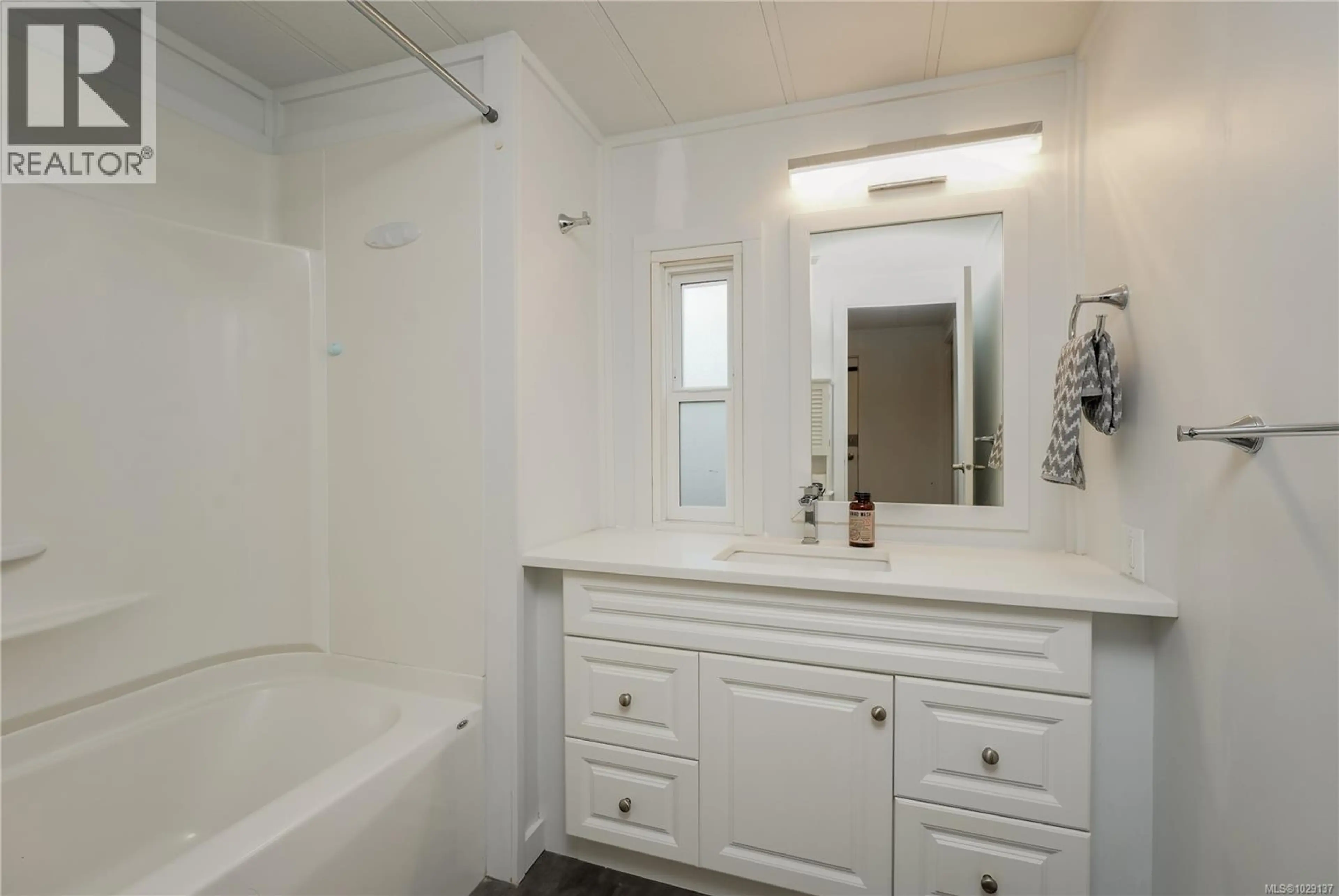 Property at #5 70 COOPER RD, View Royal, BC