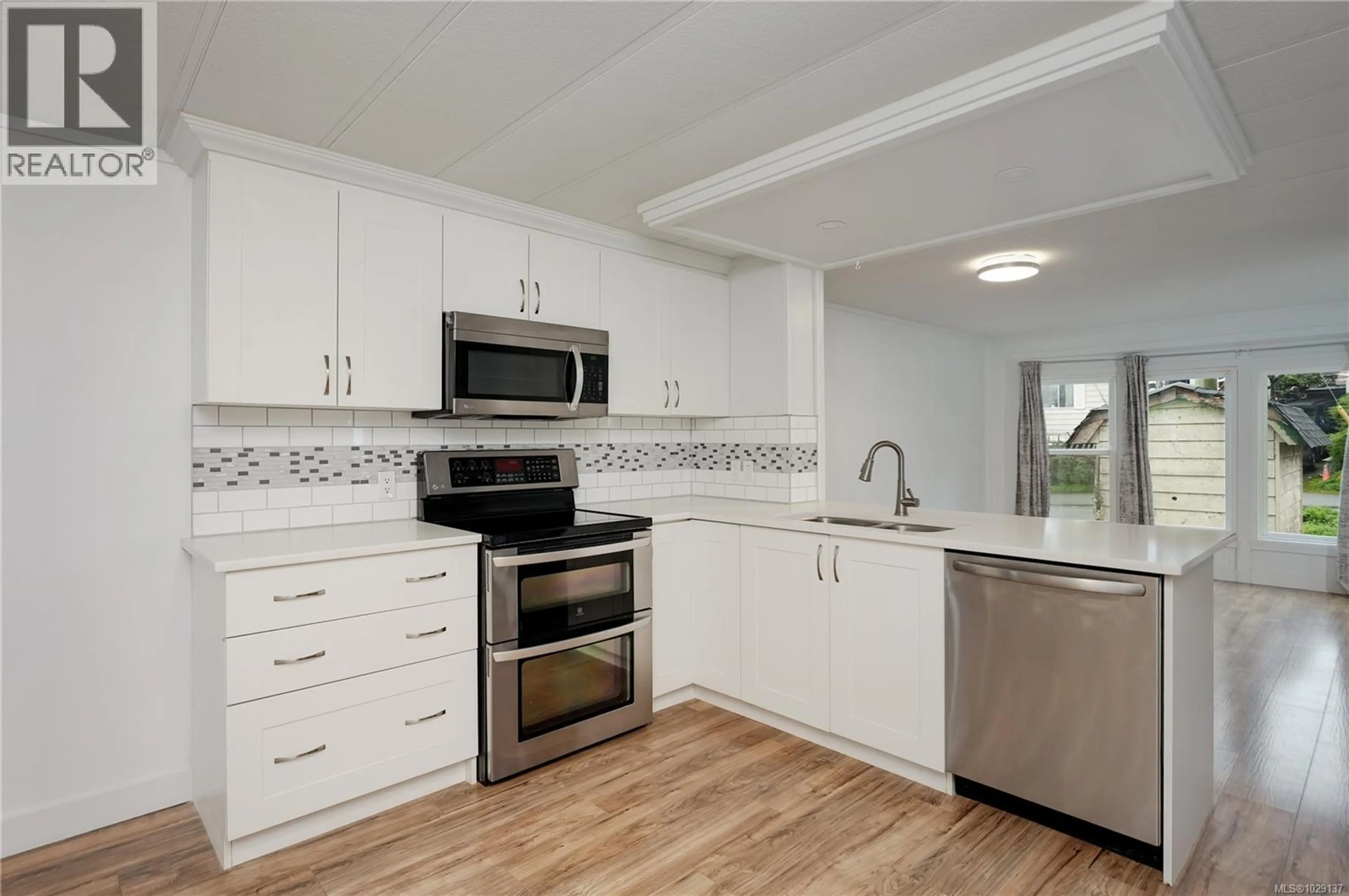 Property at #5 70 COOPER RD, View Royal, BC