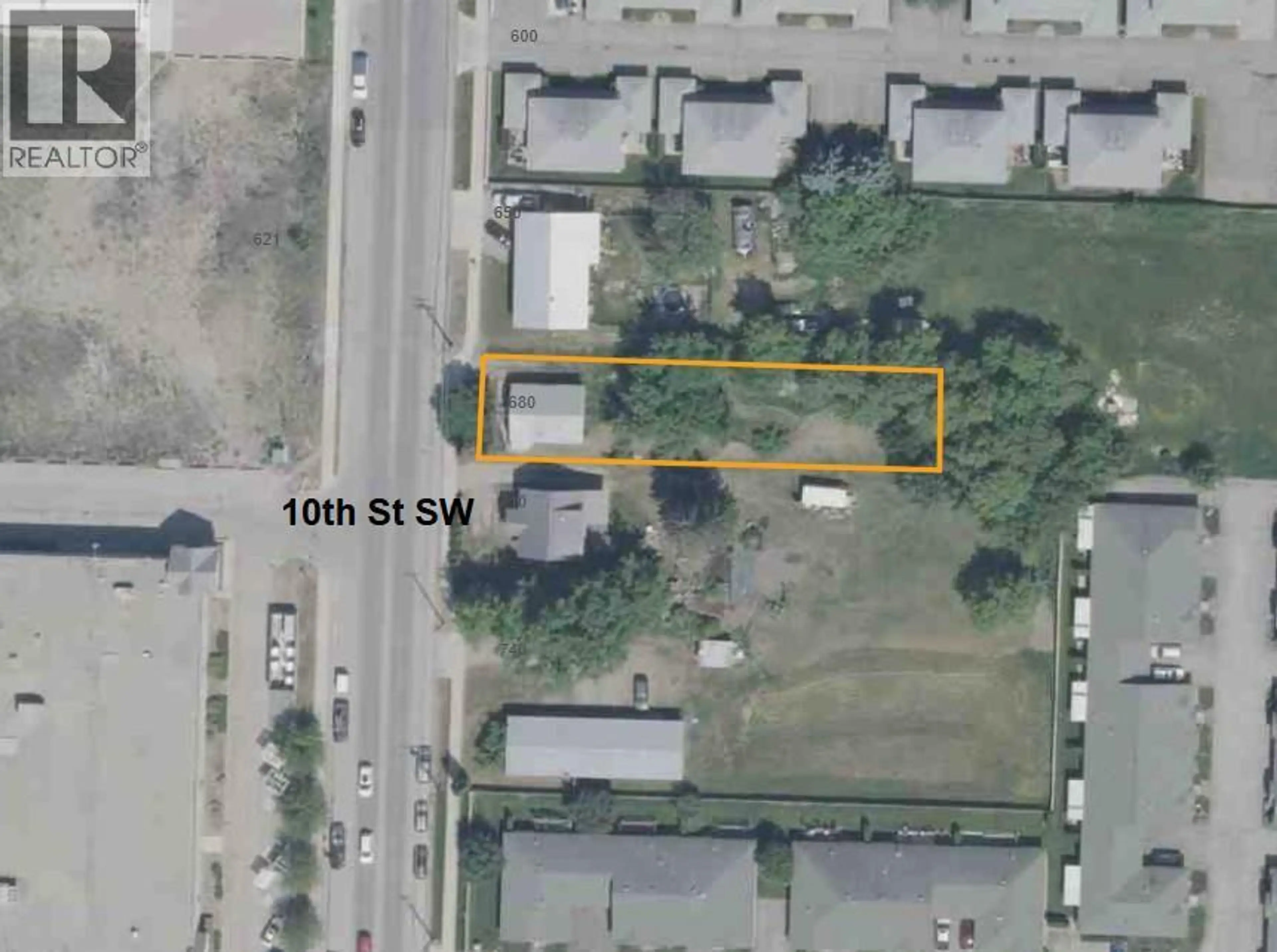 Property at 680 10 STREET SW, Salmon Arm, BC