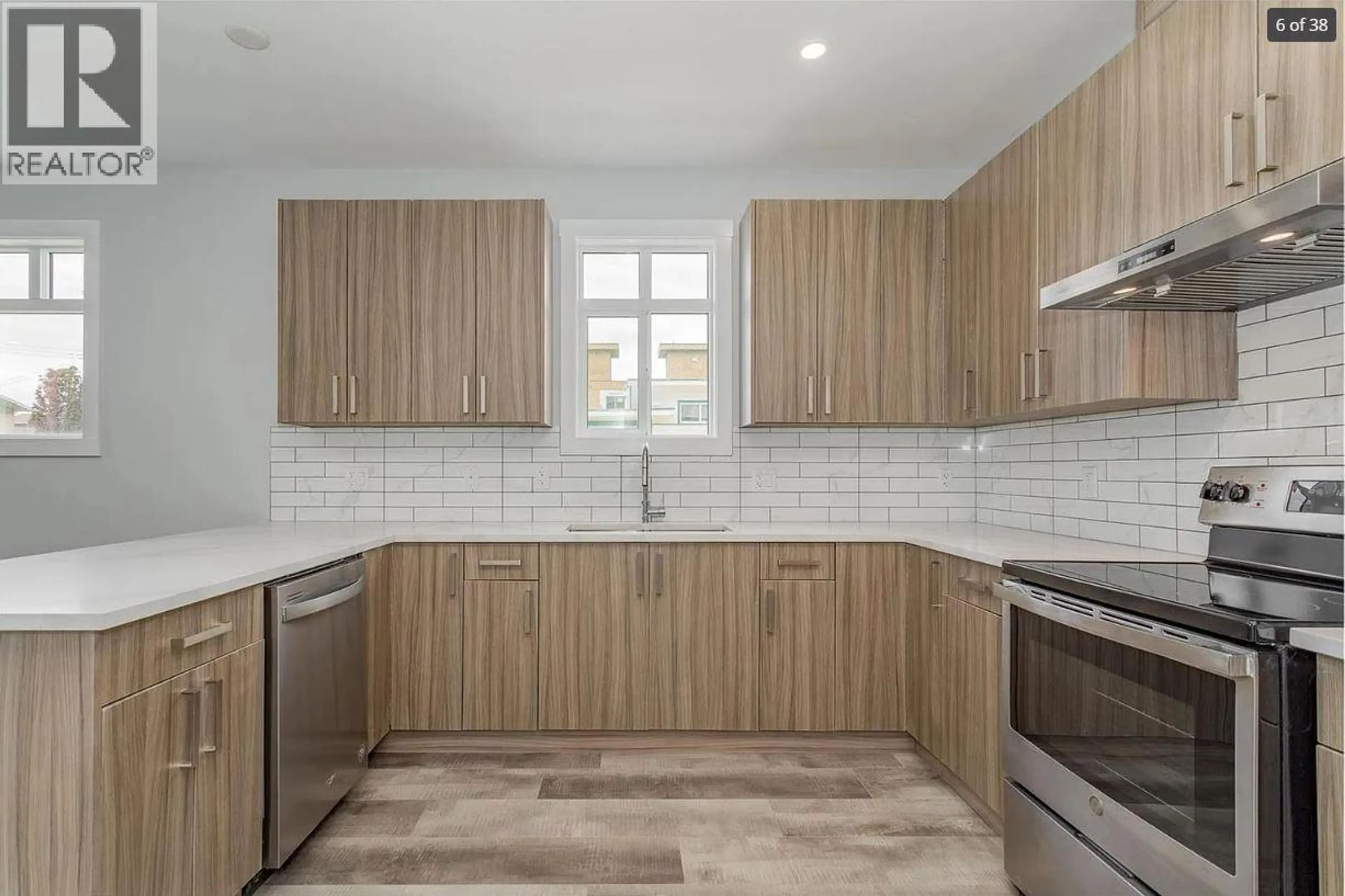 Property at #1 1046 MARTIN AVENUE, Kelowna, BC