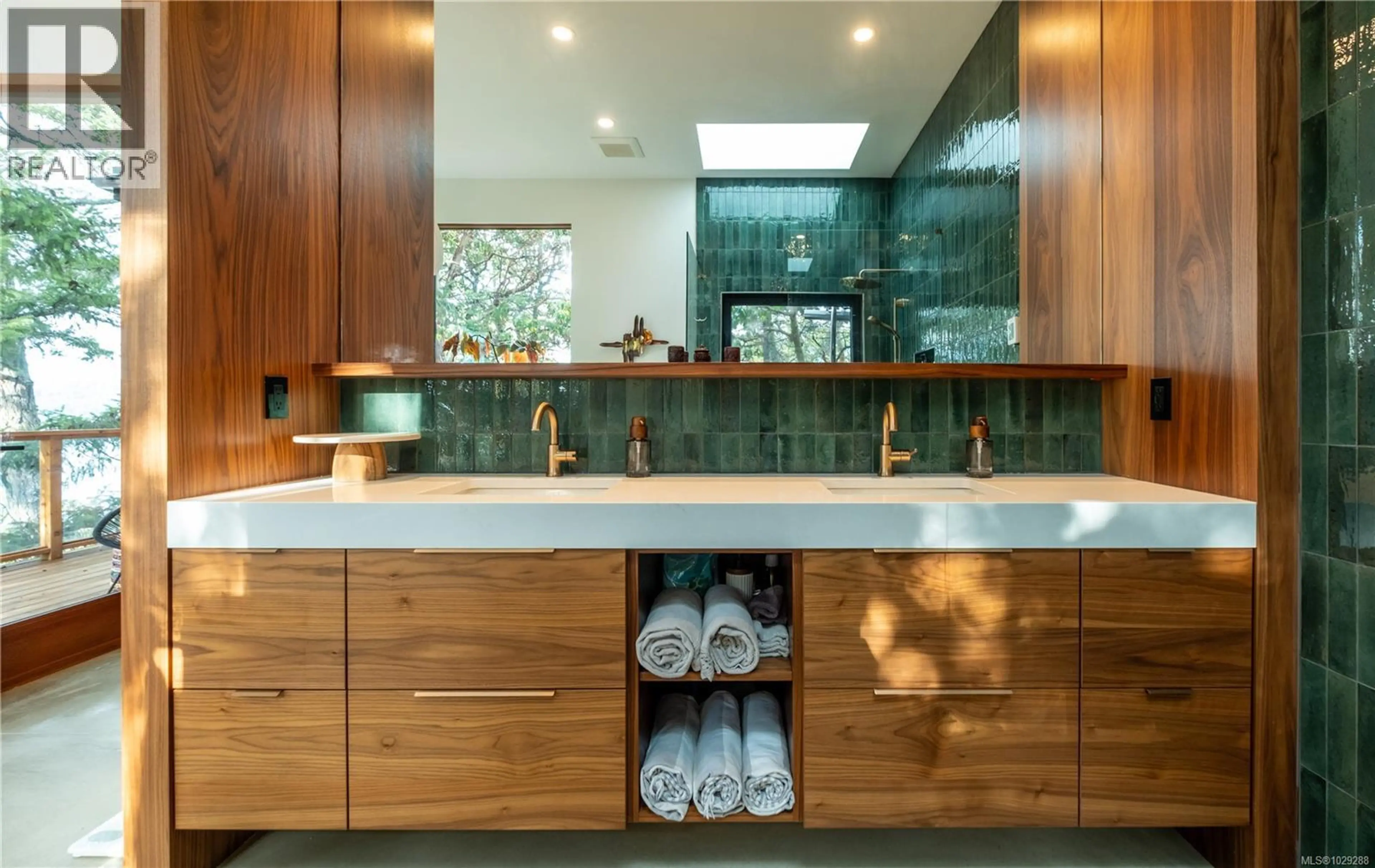 Property at 154 NARROWS WEST RD, Salt Spring, BC