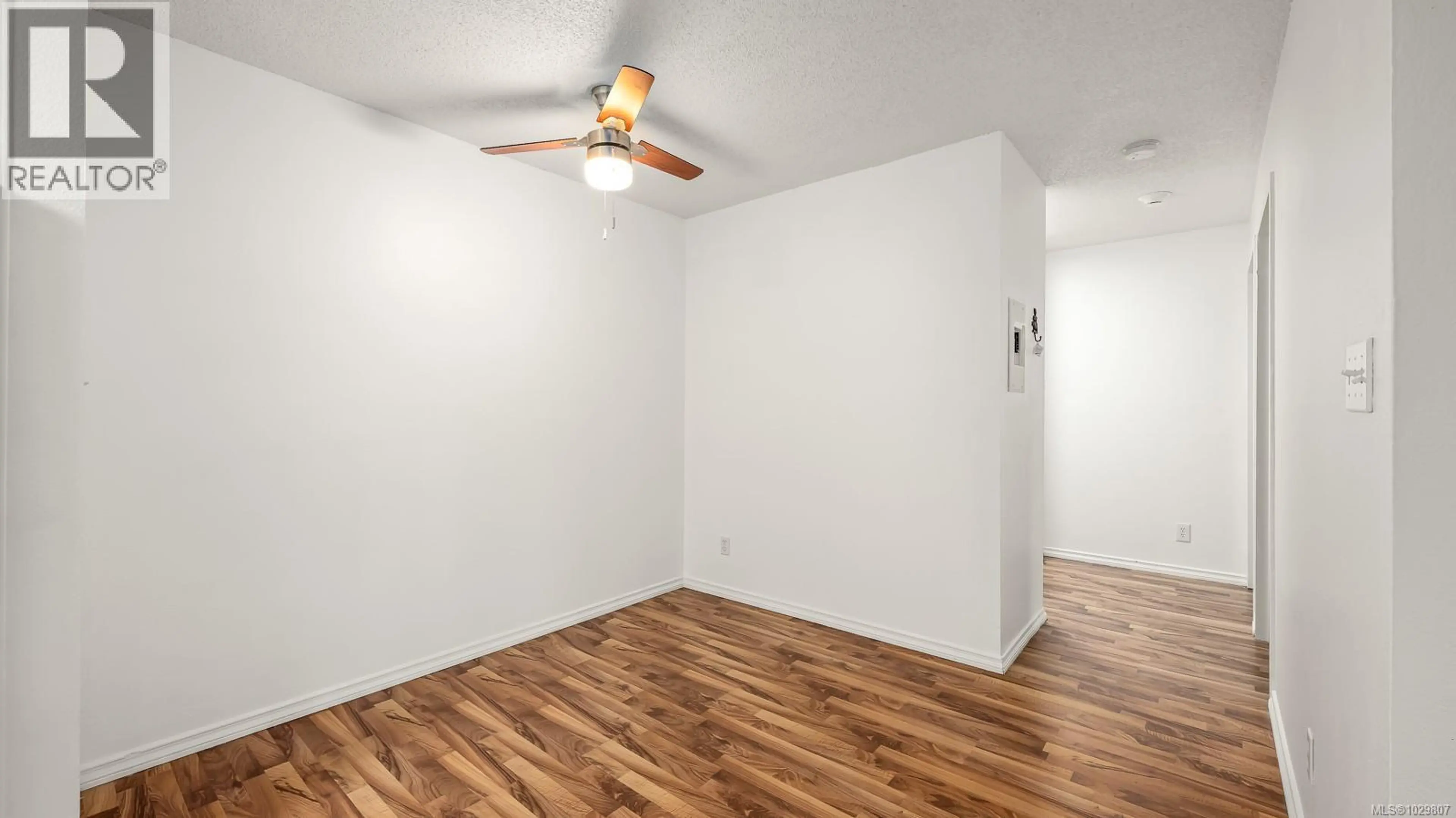 Property at #208 1130 WILLEMAR AVE, Courtenay, BC