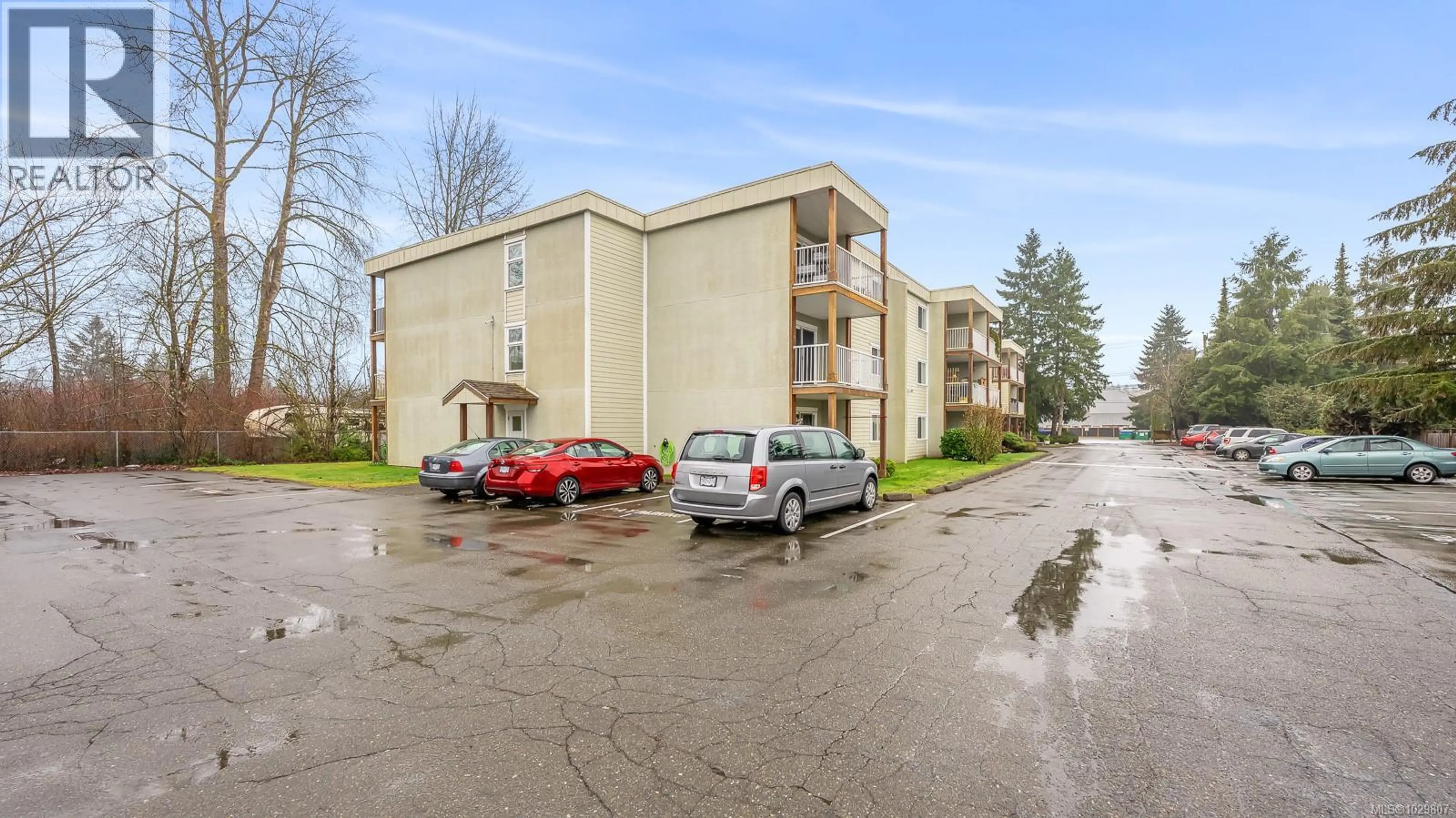 Property at #208 1130 WILLEMAR AVE, Courtenay, BC