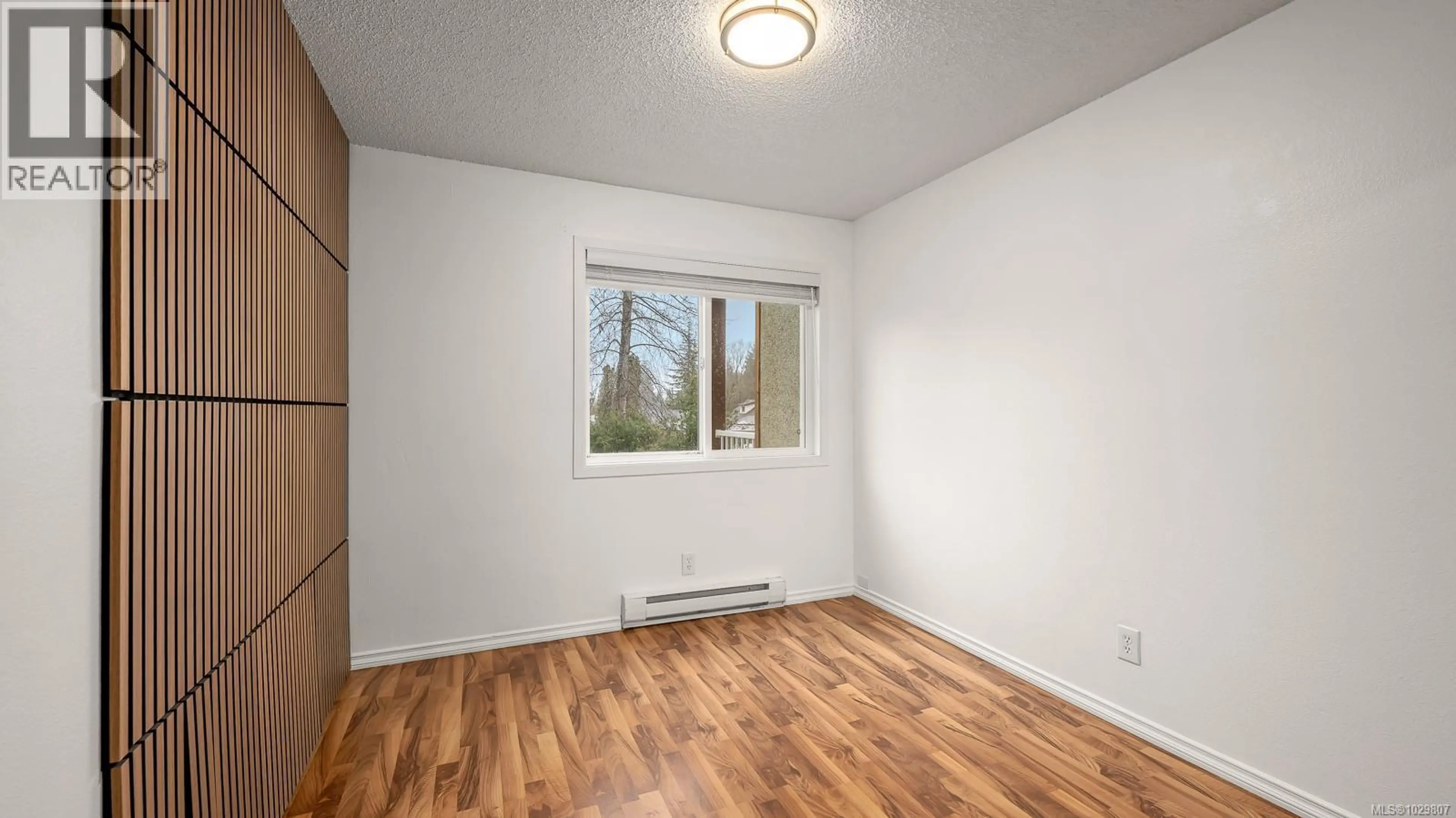 Property at #208 1130 WILLEMAR AVE, Courtenay, BC