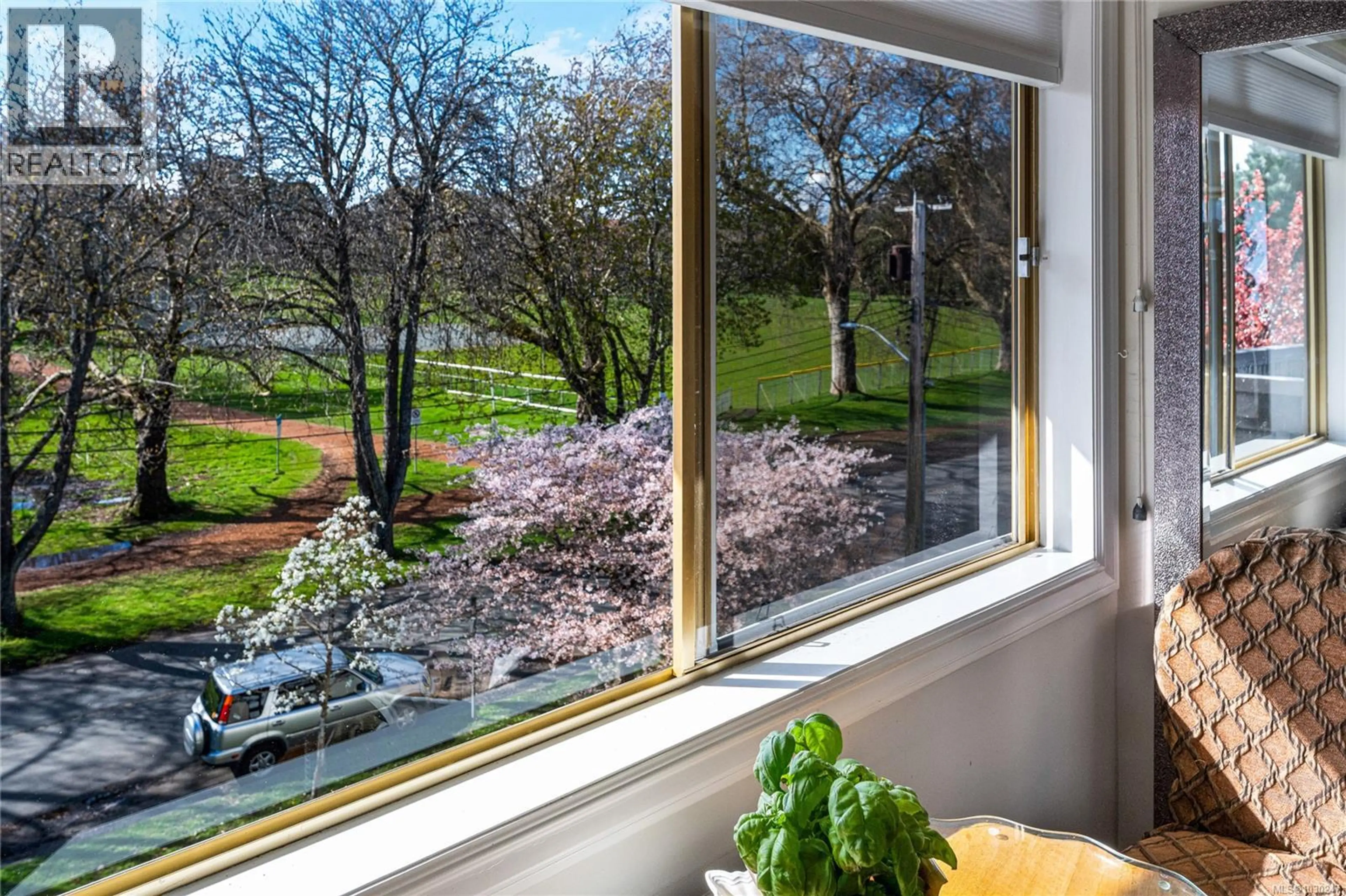 Property at #409 909 PENDERGAST ST, Victoria, BC