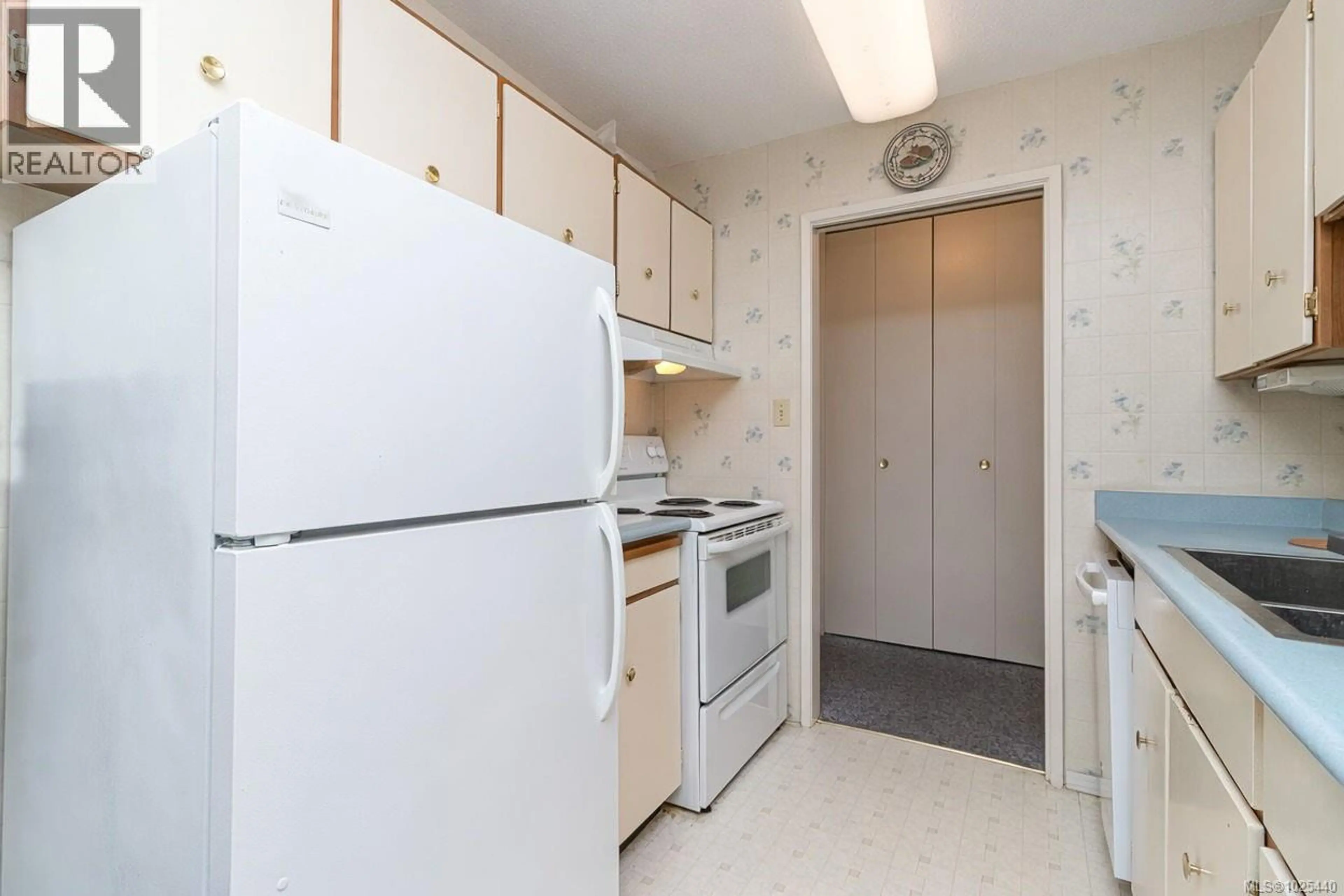 Property at #204 710 LAMPSON ST, Esquimalt, BC