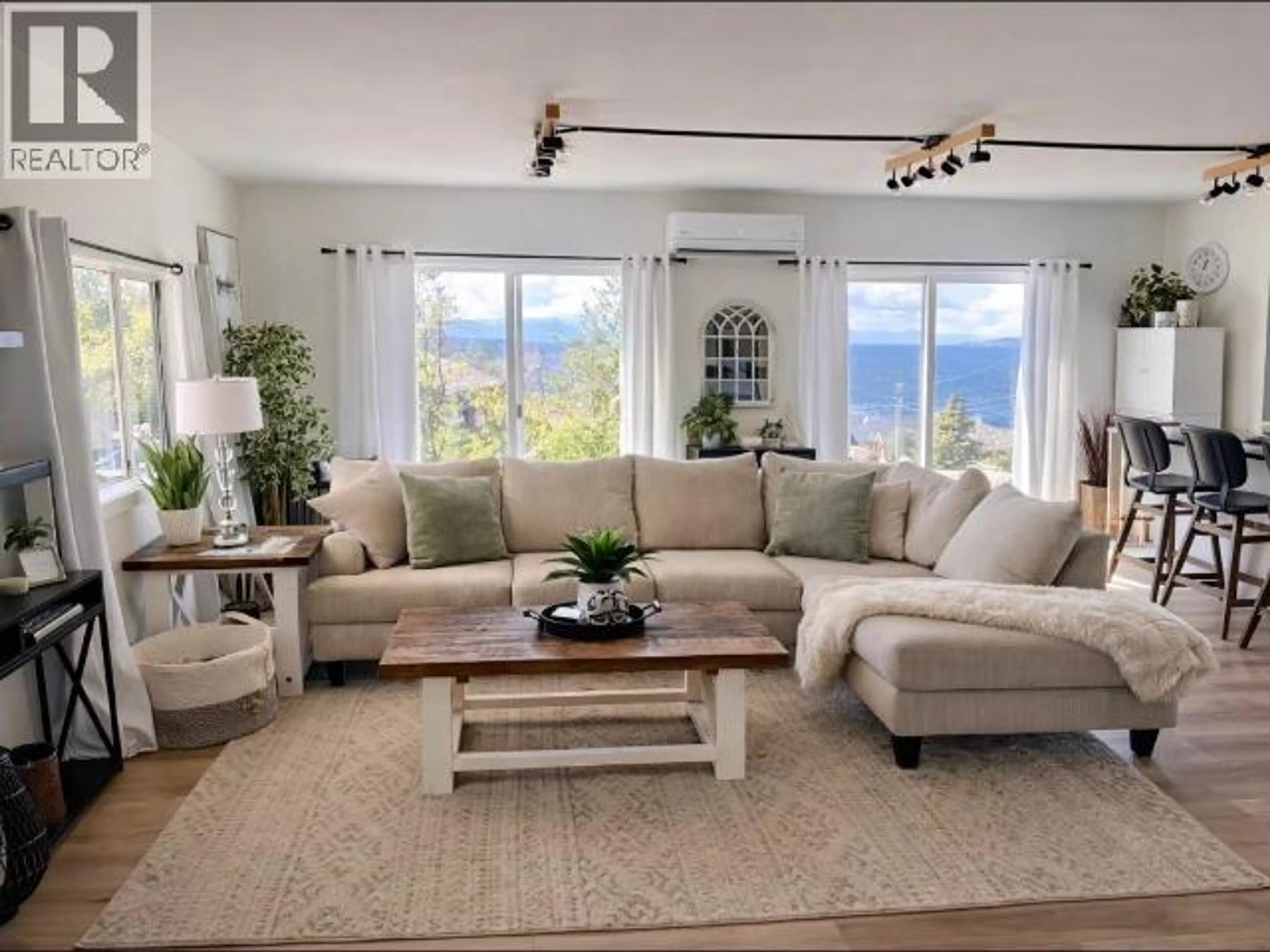 Property at 6928 QUESNEL STREET, Powell River, BC