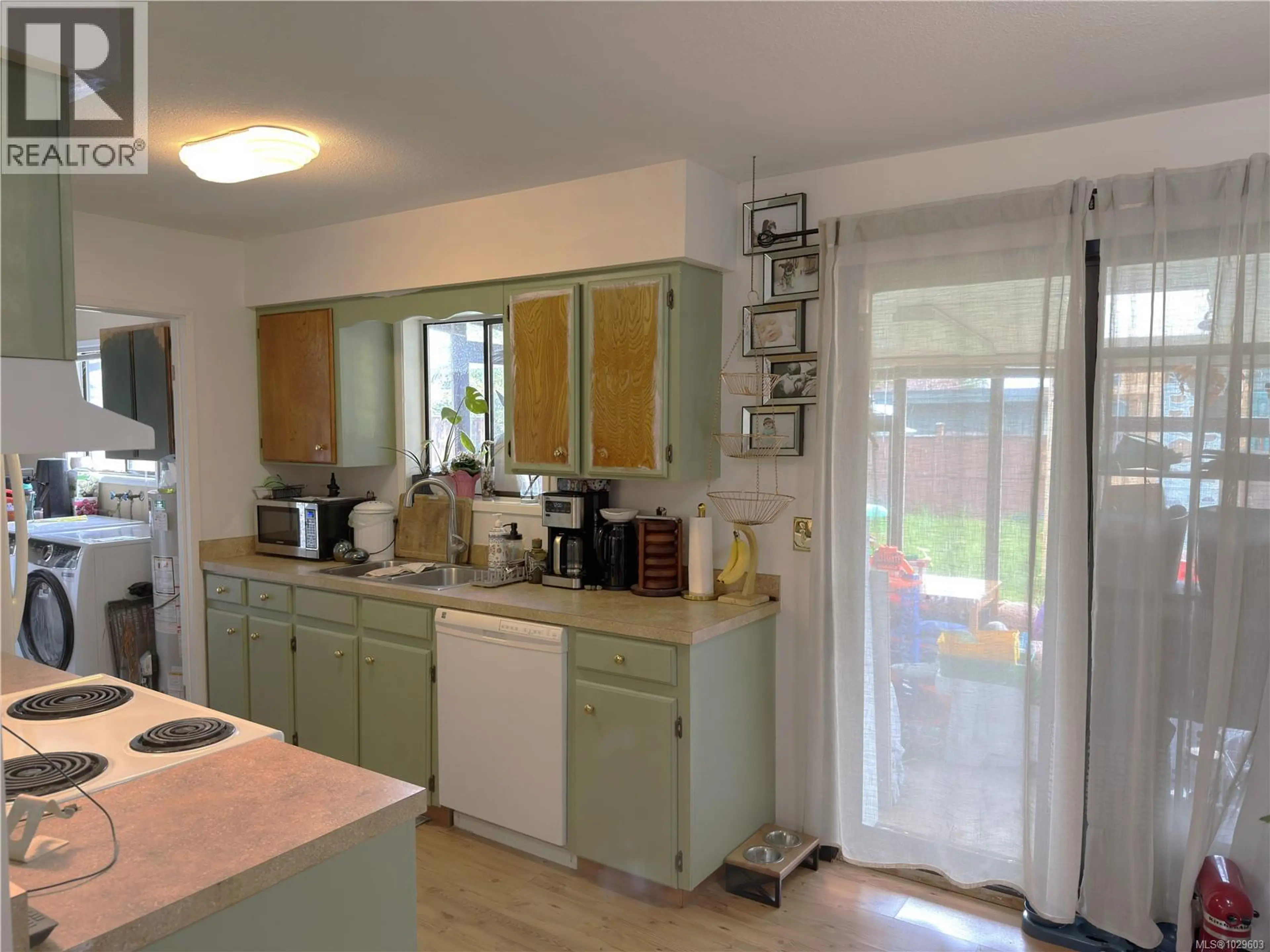 Property at 693 WEDGEWOOD CRES, Parksville, BC