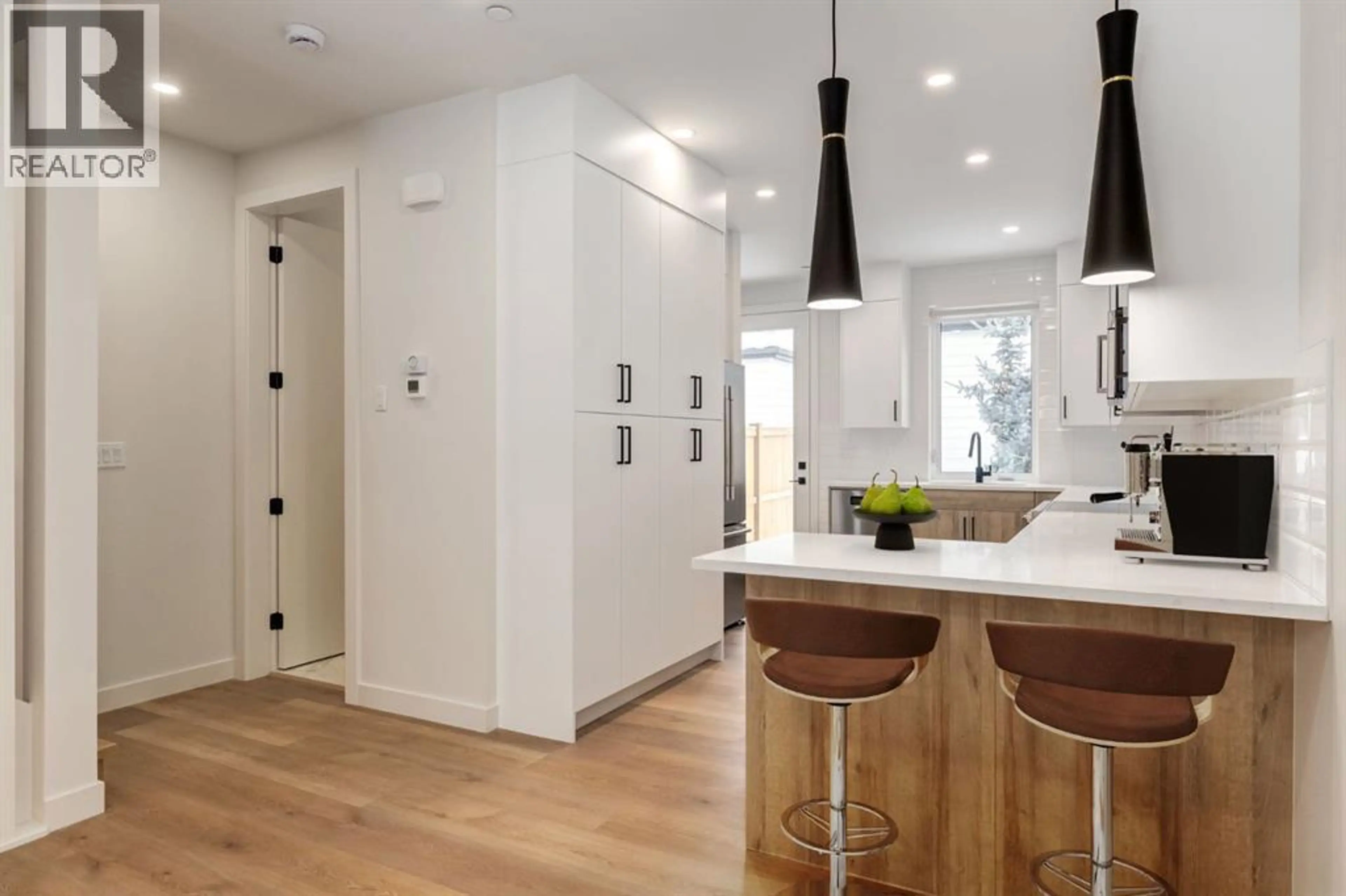 Property at 233 25 AVENUE NE, Calgary, AB