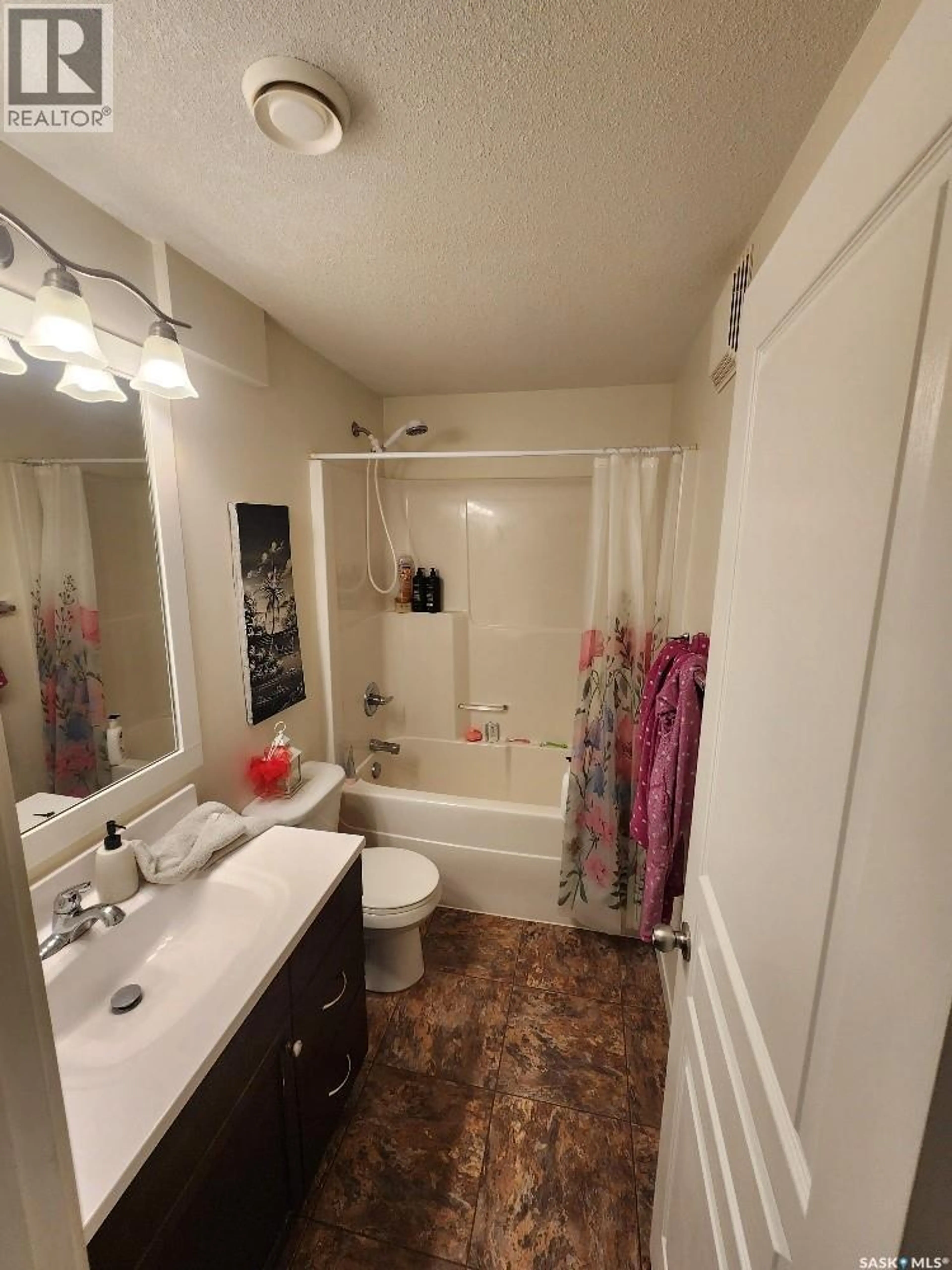 Property at 2067 BRODER STREET, Regina, SK