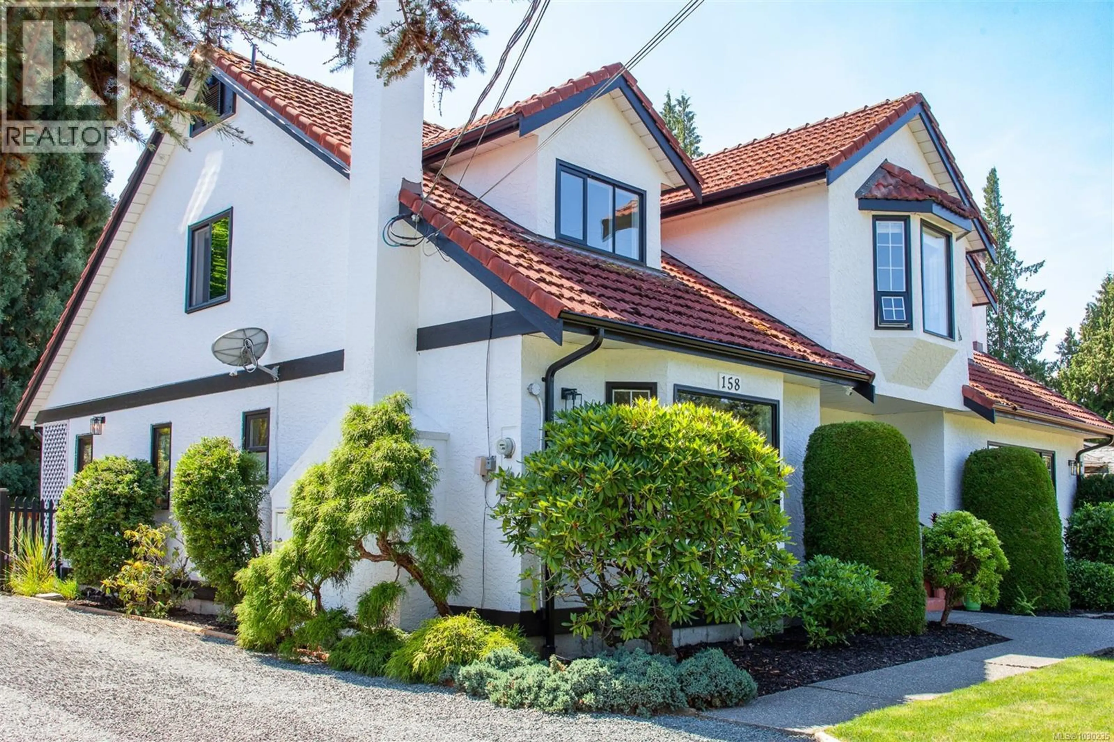 Property at 158 CRESCENT RD E, Qualicum Beach, BC