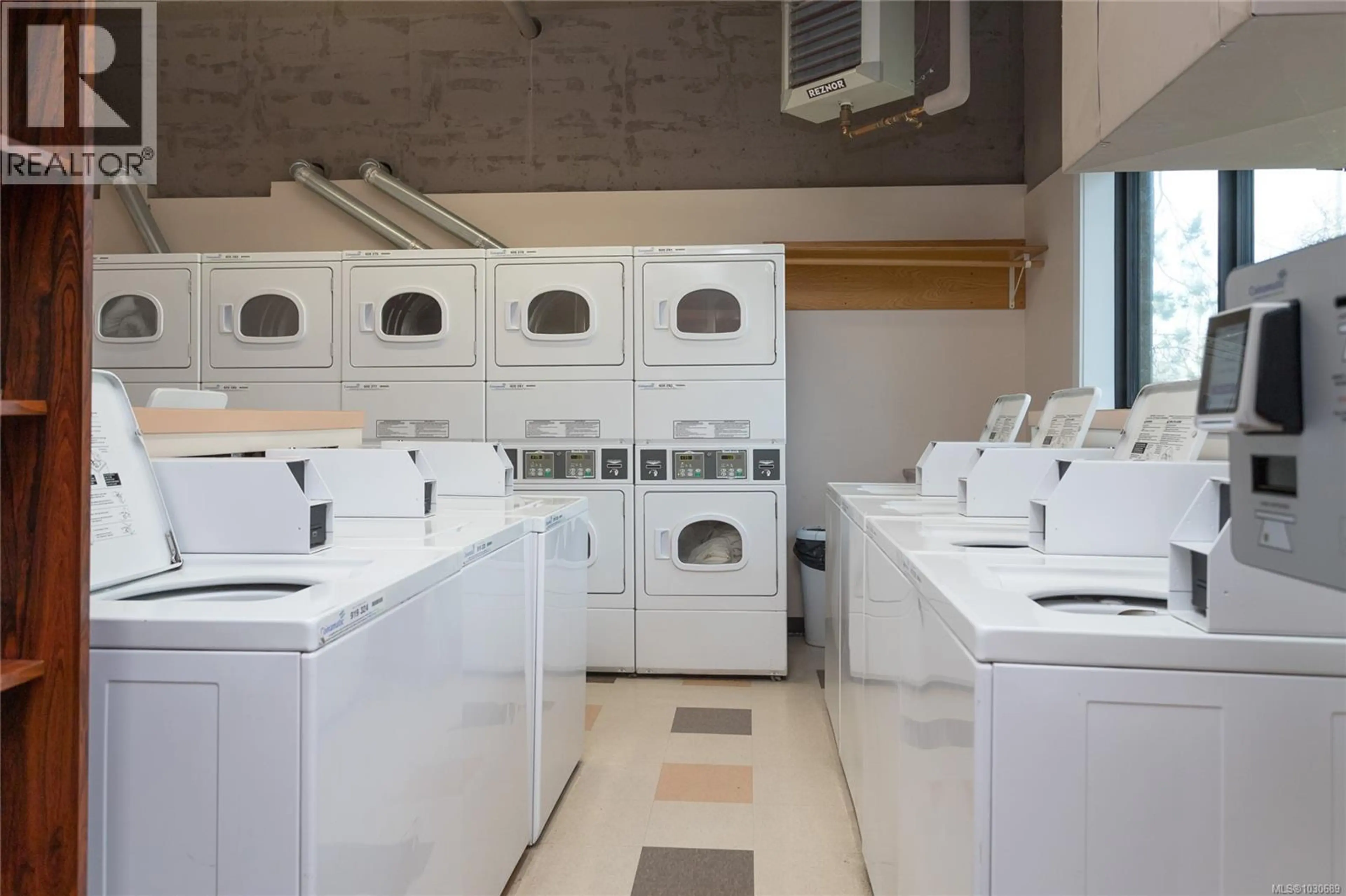 Property at #2210 647 MICHIGAN ST, Victoria, BC