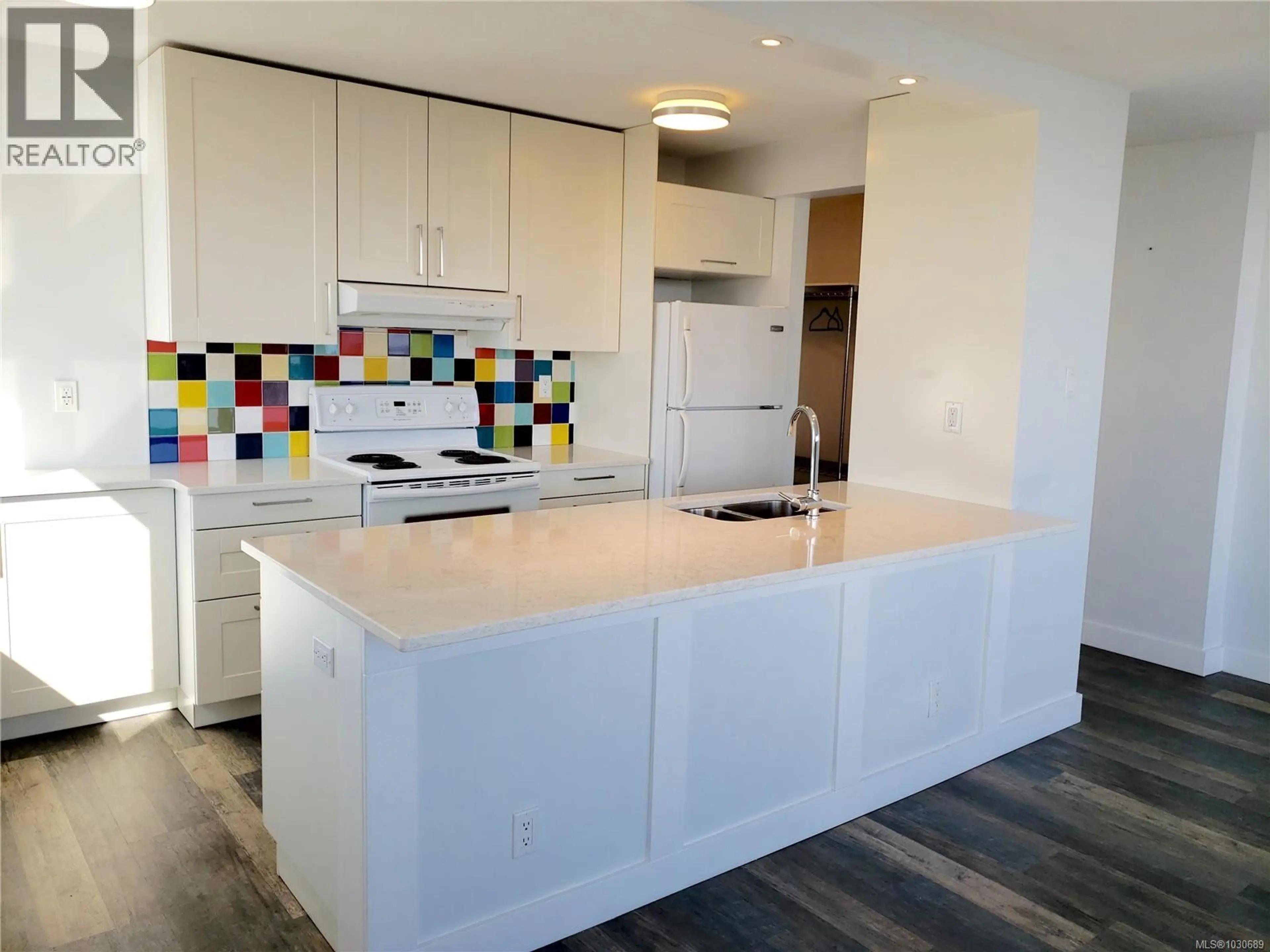 Property at #2210 647 MICHIGAN ST, Victoria, BC