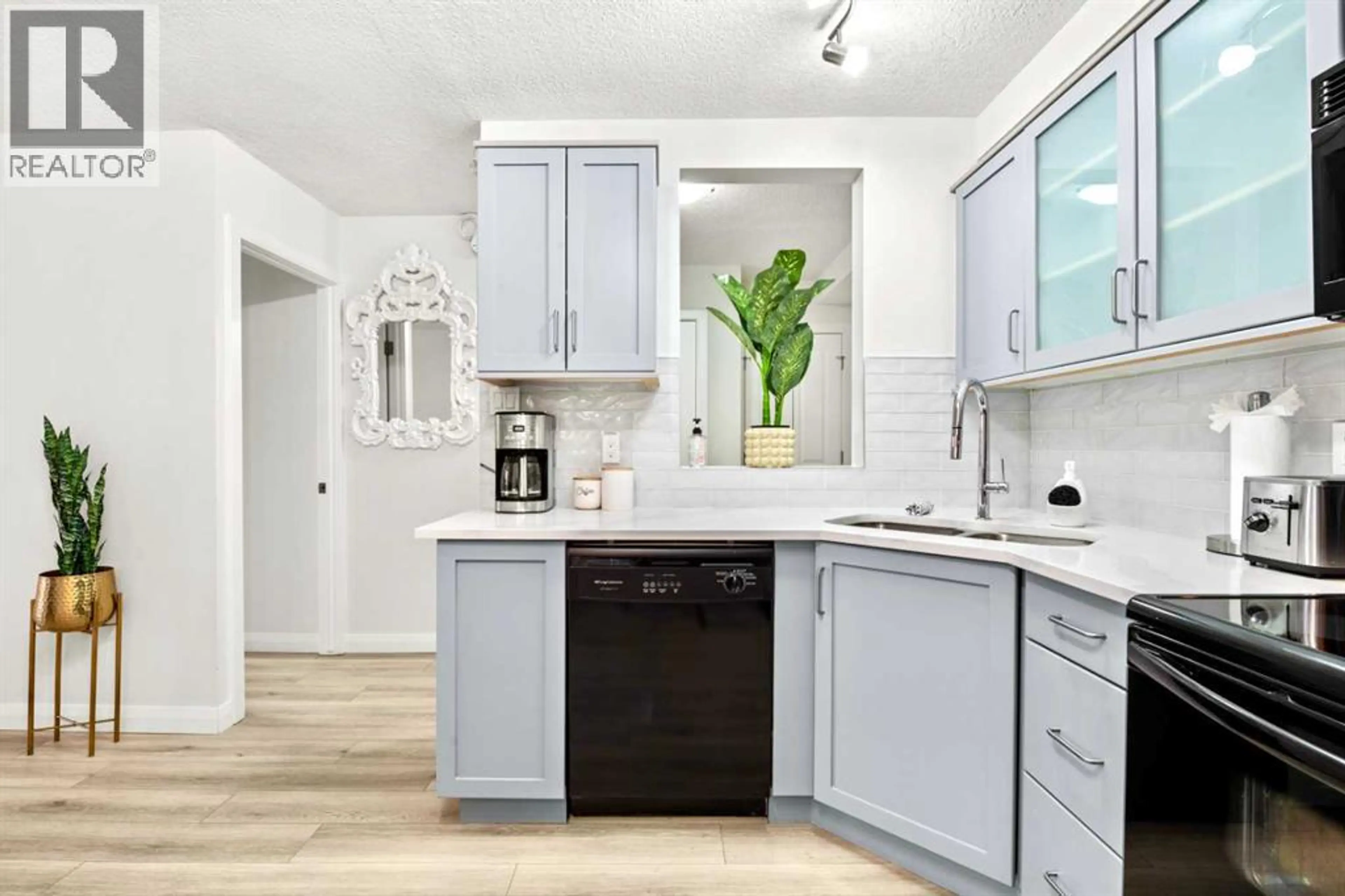 Property at #301 605 14 AVENUE SW, Calgary, AB