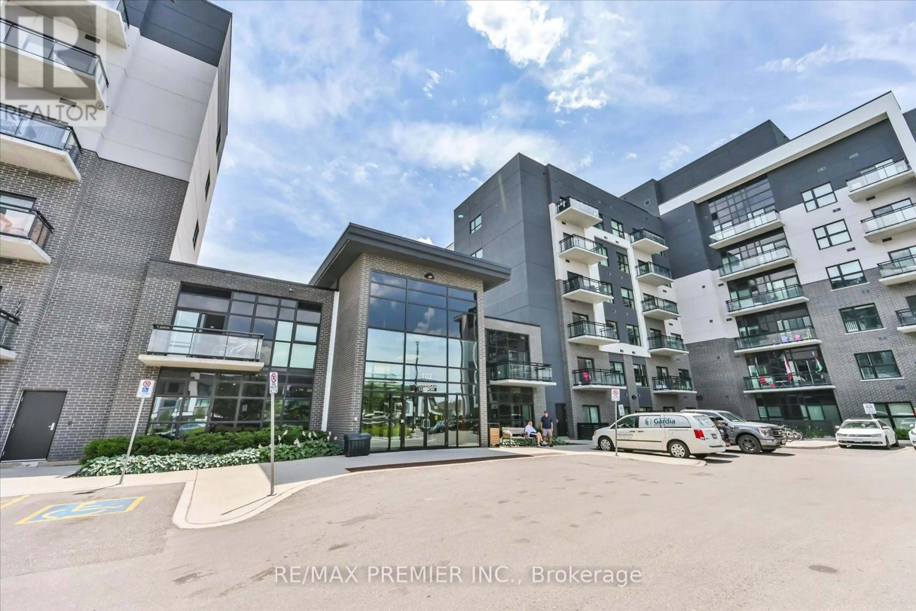 Property at #421 102 GROVEWOOD COMMON, Oakville, ON