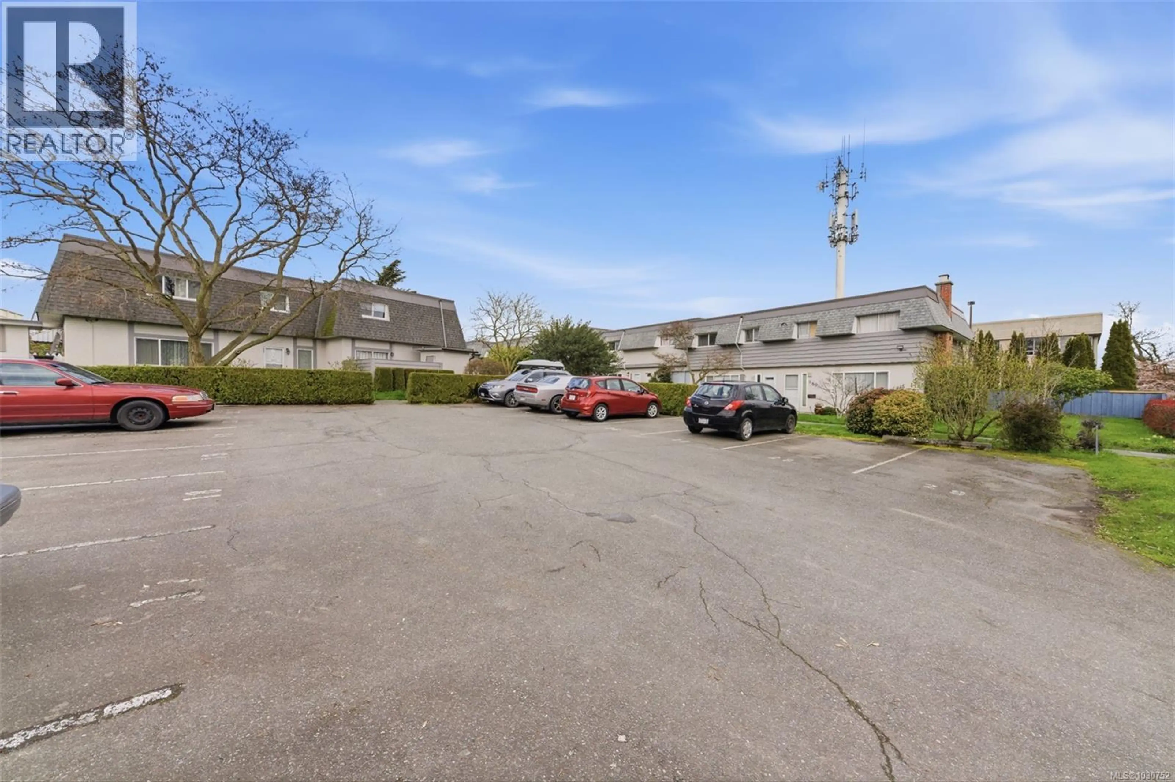 Property at 976 MARKET ST, Victoria, BC