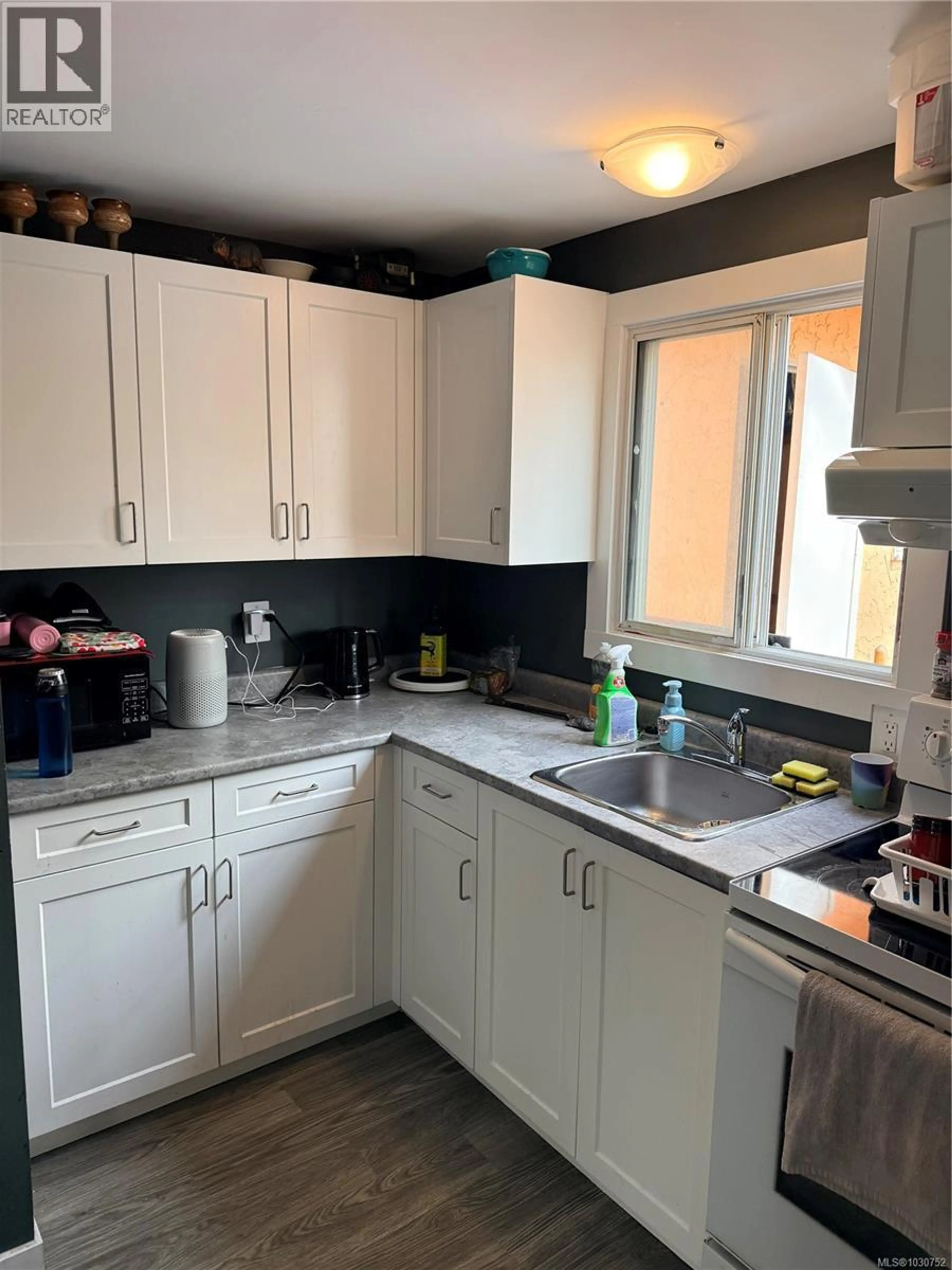 Property at 976 MARKET ST, Victoria, BC