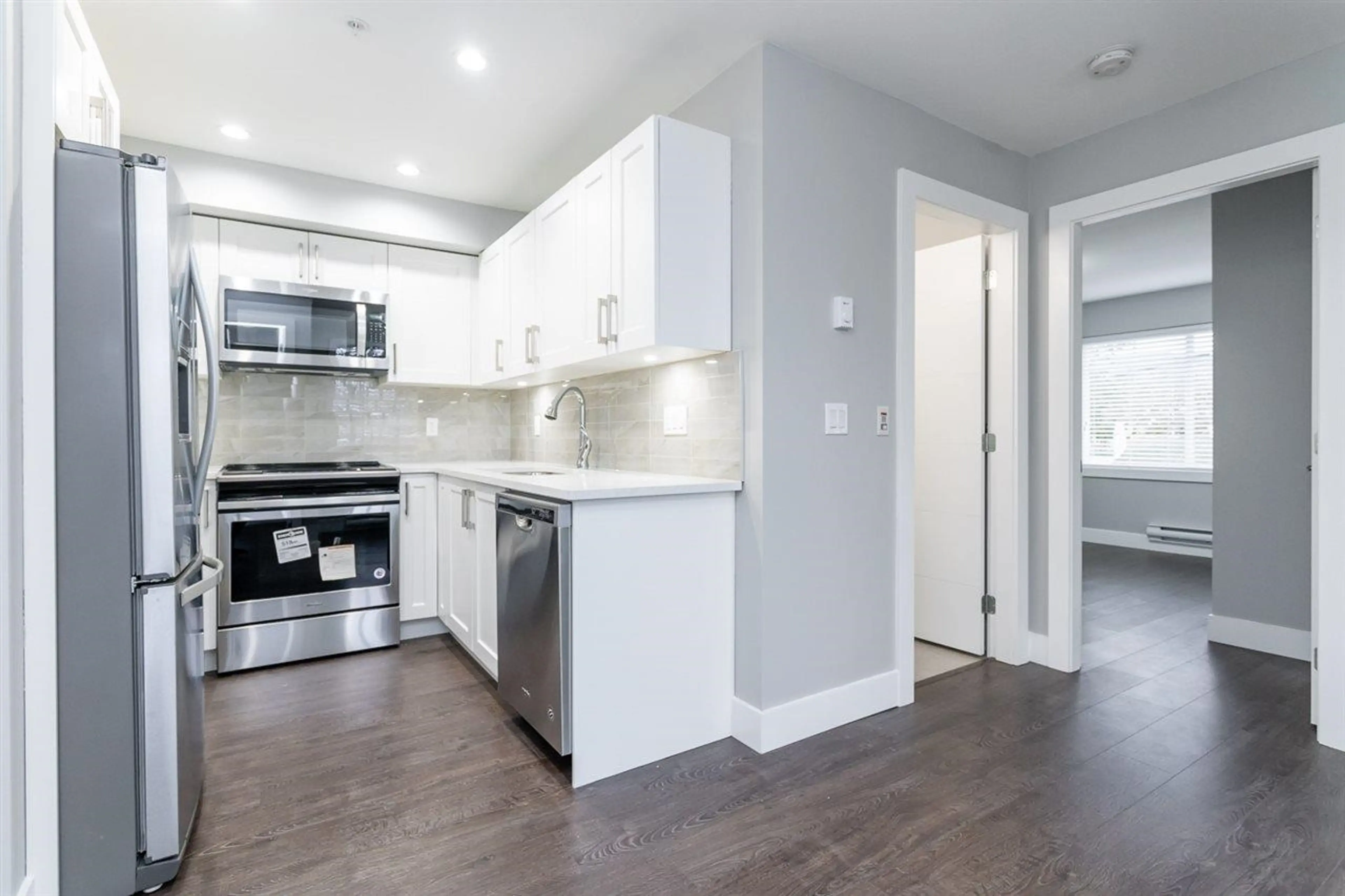 Property at #305 1990 WESTMINSTER AVENUE, Port Coquitlam, BC