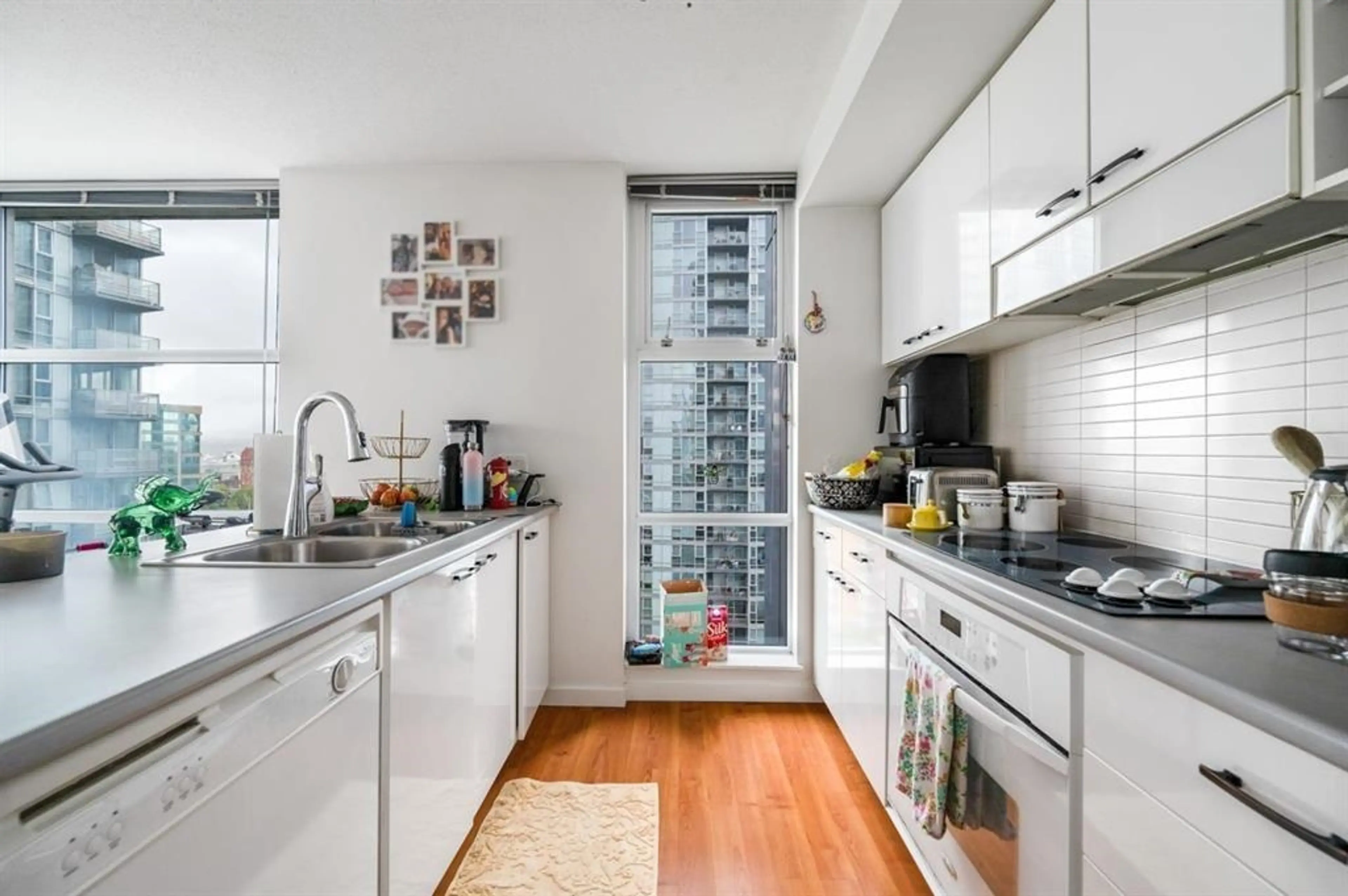 Property at #1806 111 W GEORGIA STREET, Vancouver, BC