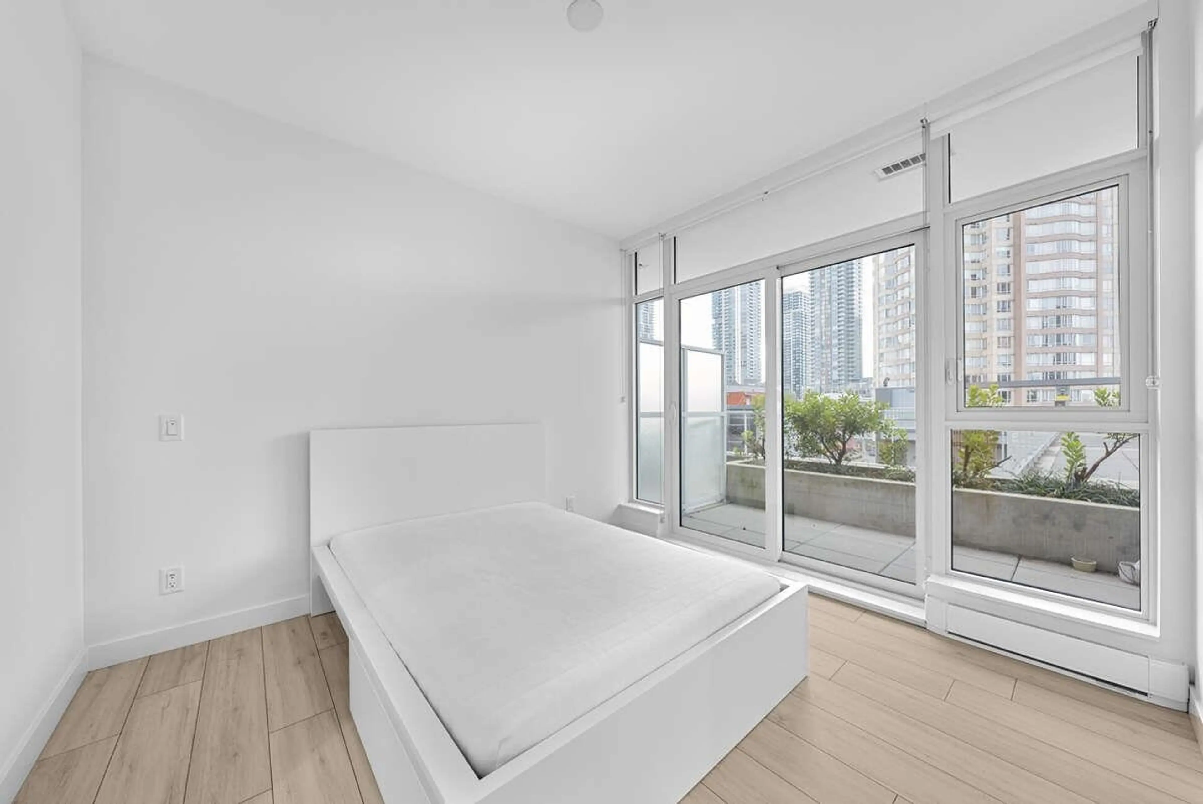 Property at #401 6080 MCKAY AVENUE, Burnaby, BC