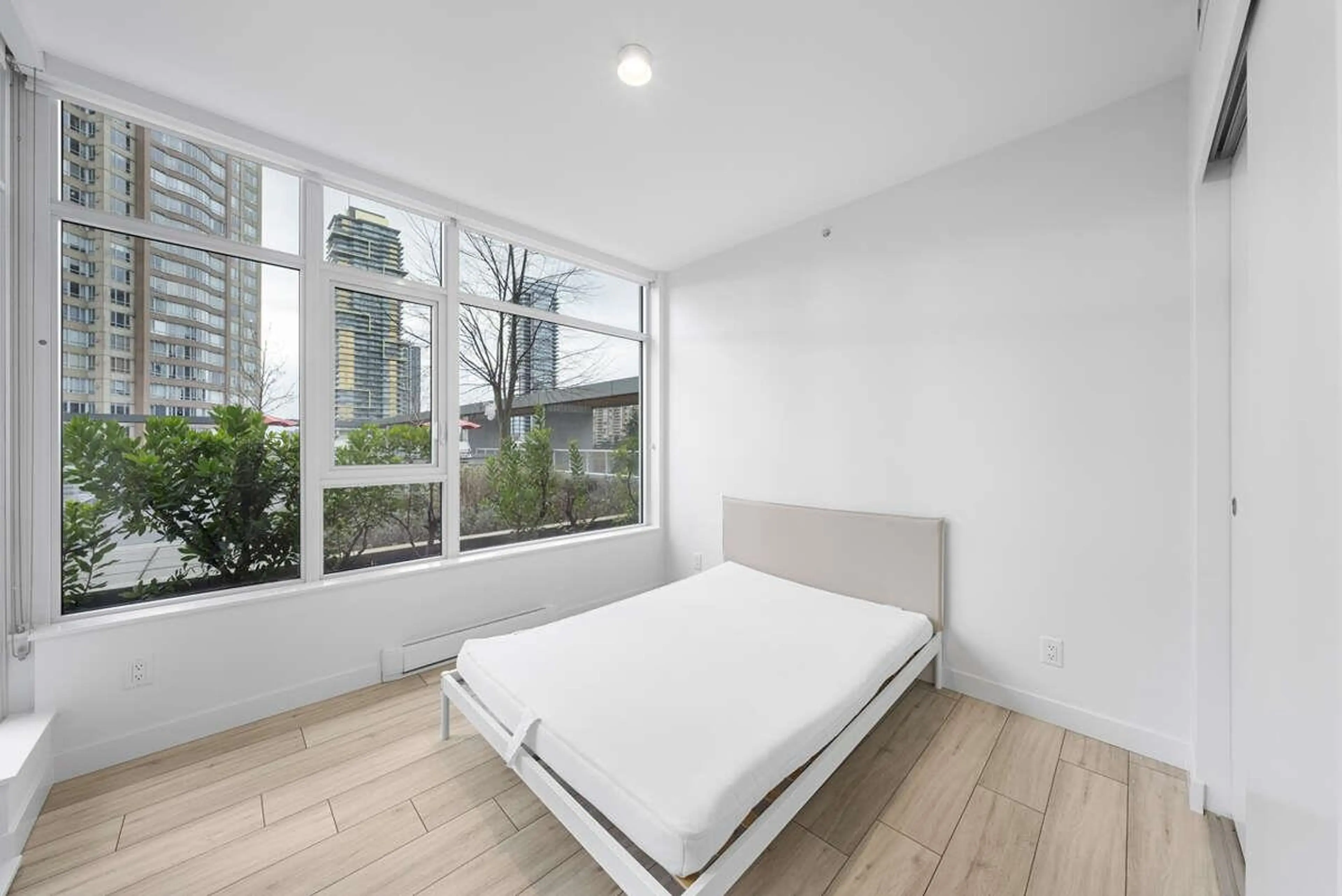 Property at #401 6080 MCKAY AVENUE, Burnaby, BC